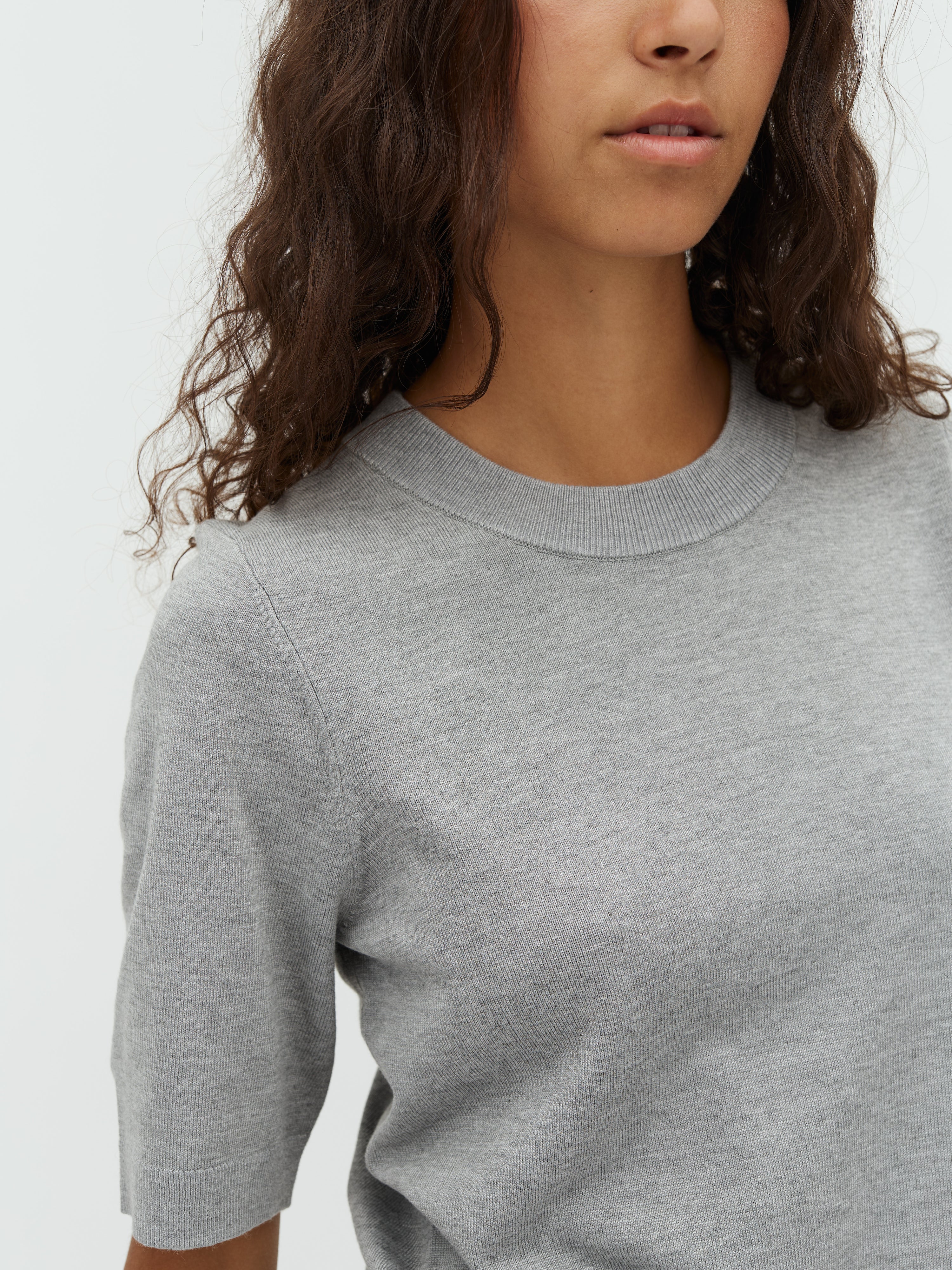 Carla-M_Light Grey melange_Model_1