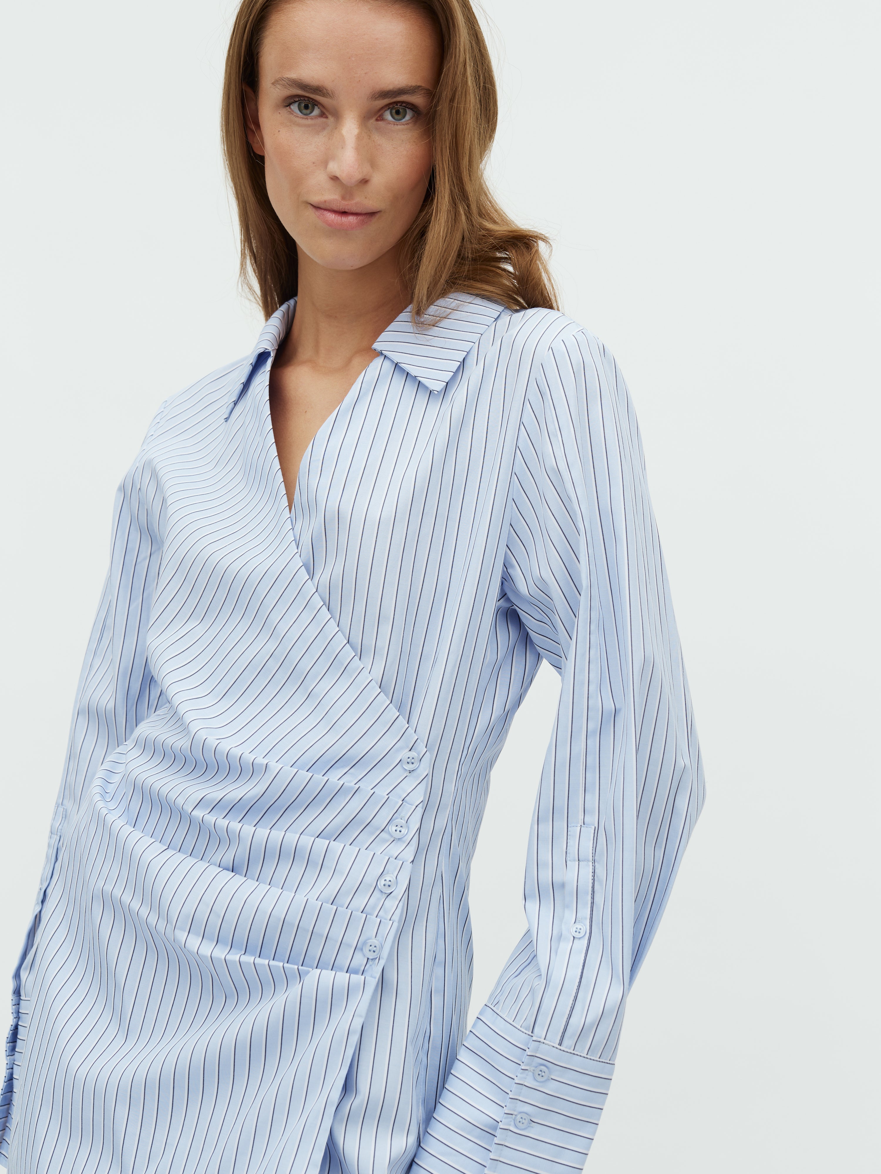 Saffira-M_Blue Navy Stripe_Model_1