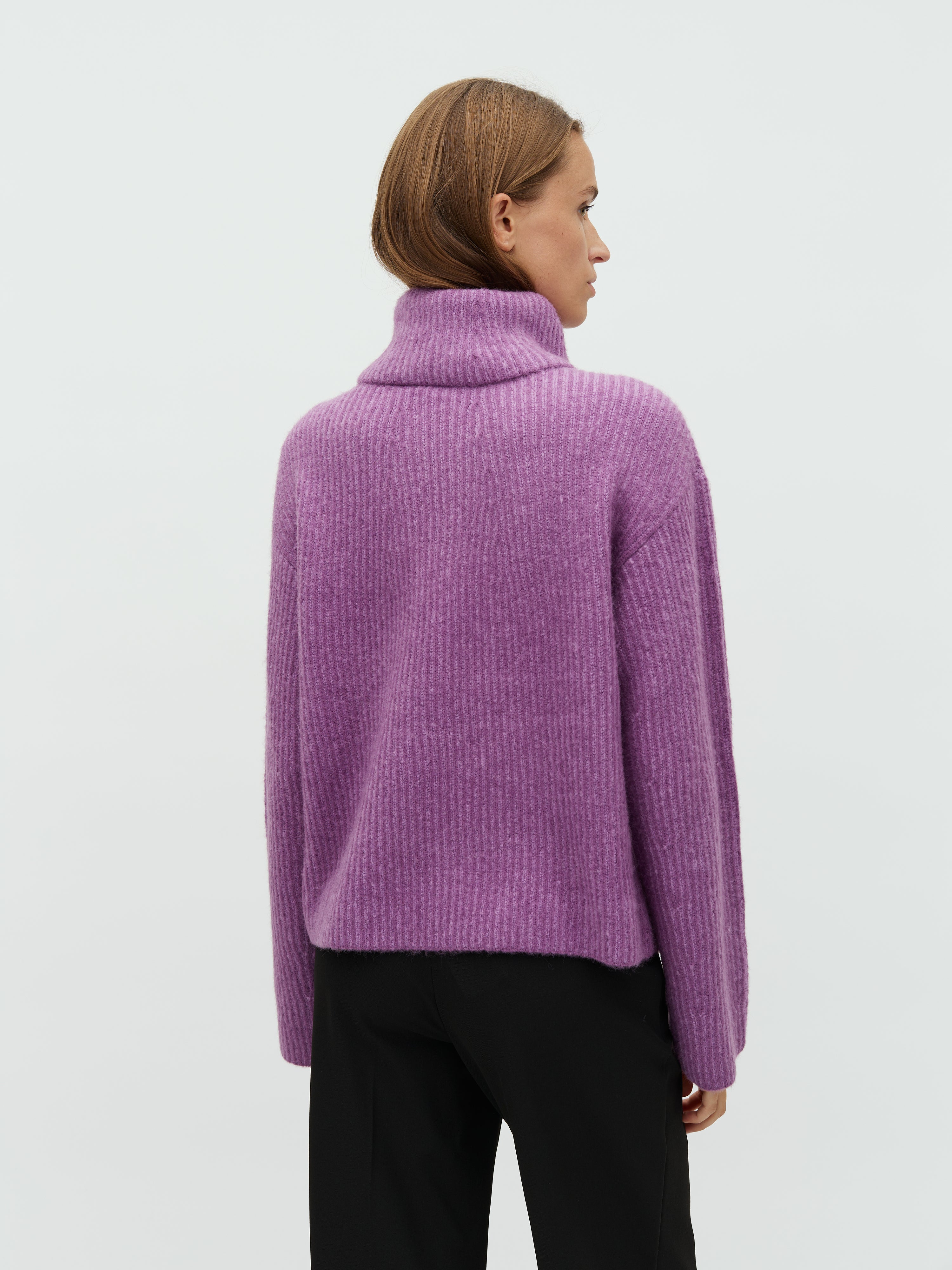 Kemina-M_Gentle Violet stripe_Model_1