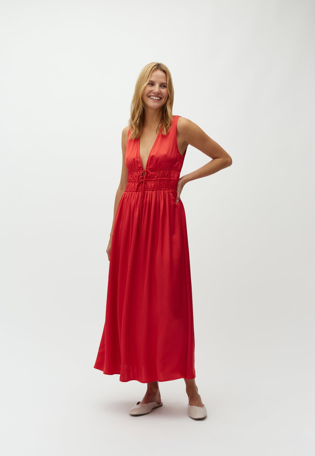 Marja-M_Rococco Red_Model_0