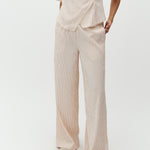 Leonella-M_Alita Red Stripe_Model_0