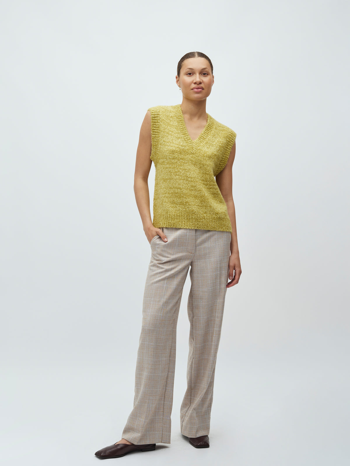 Allia-M_Light Pear Melange_Model_0