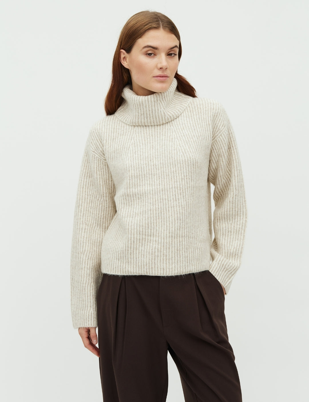 Kemina-M_Light Grey Stripe_Model_0