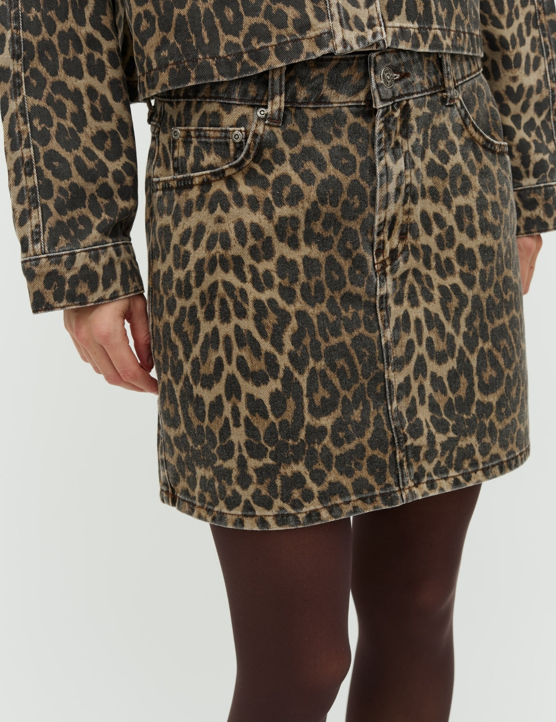 Sahara-M_Leopard Mist_Model_2