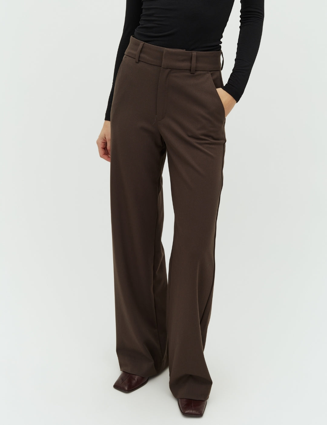 Gennie_Coffee Brown_Model_1