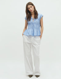 Grasielle-M_White_Model_0