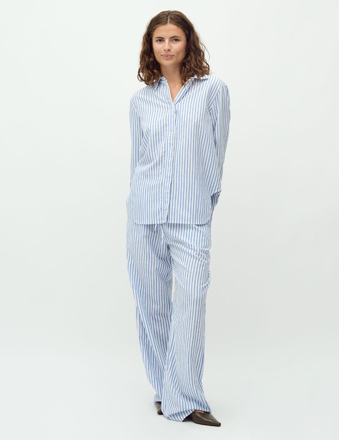 Dalinna-M_Ultramarine stripe_Model_1