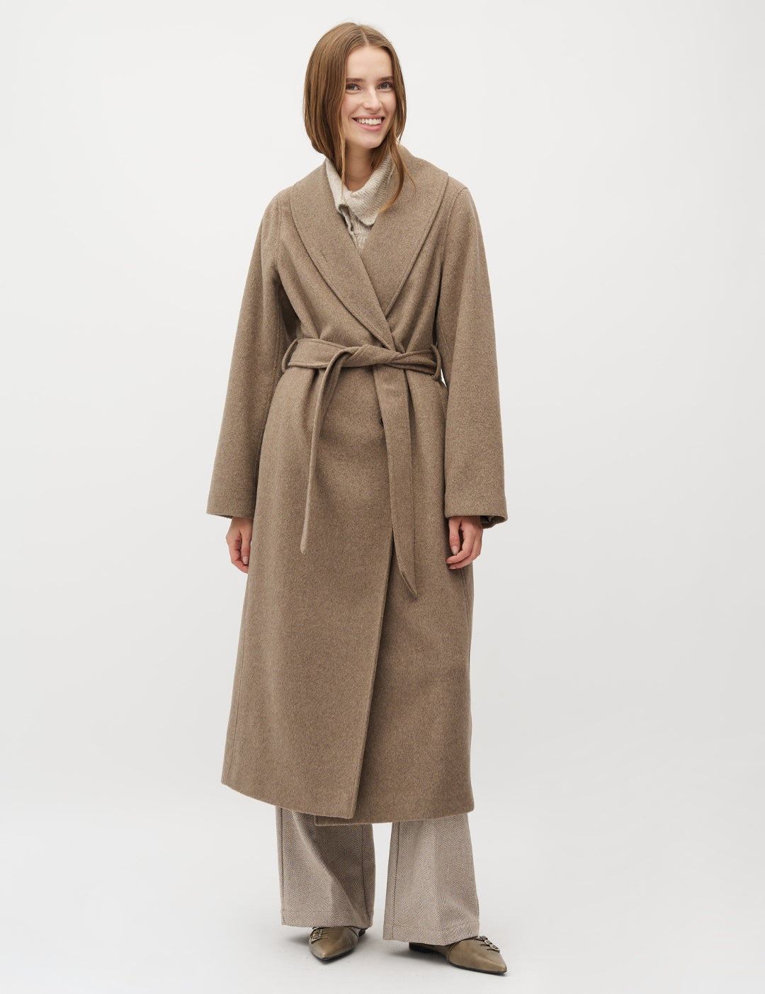 Umia-M_Greige Melange_Model_0