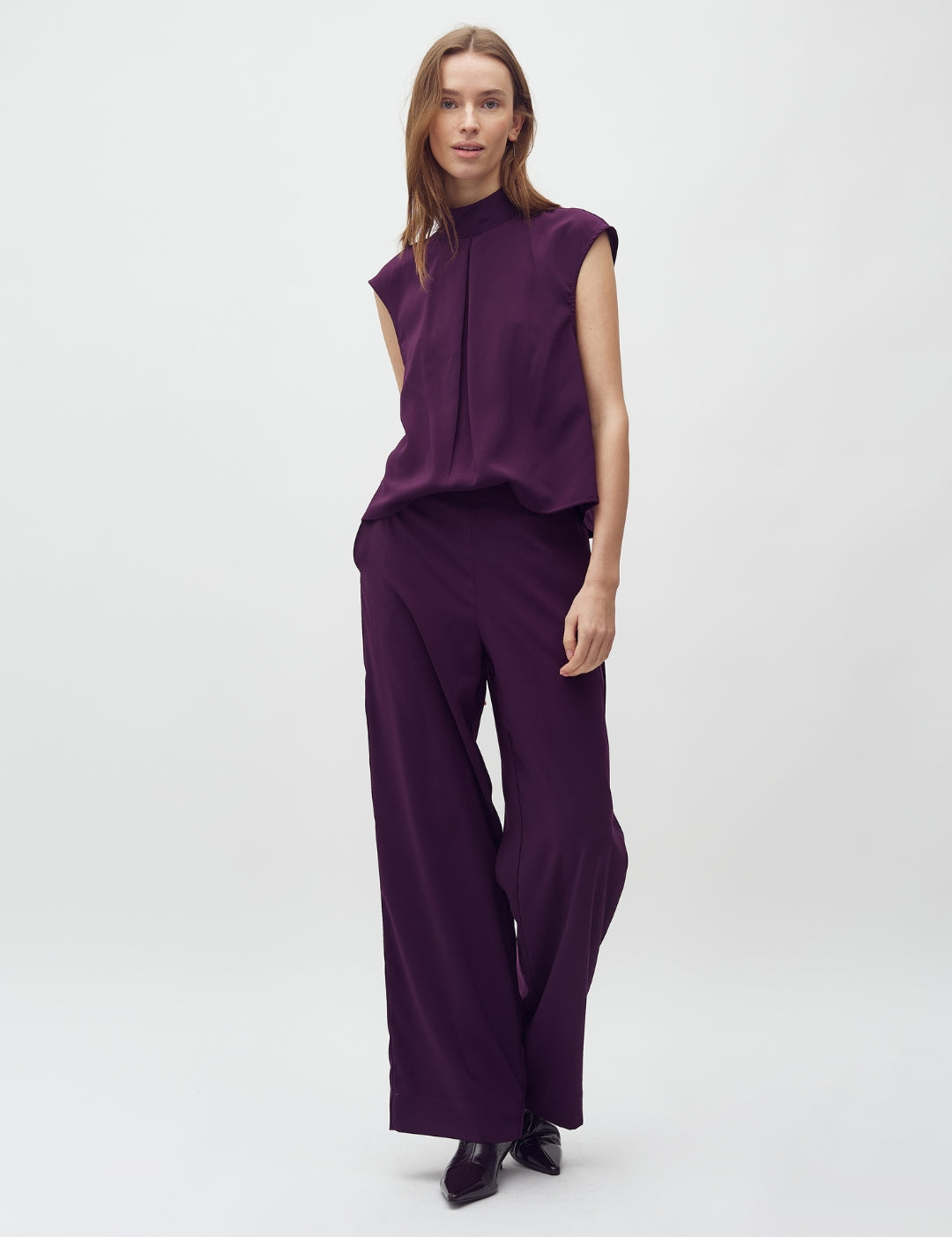 Maaja-M_Blackberry Wine_Model_0