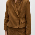 Iva-M_Cognac Brown_Model_1