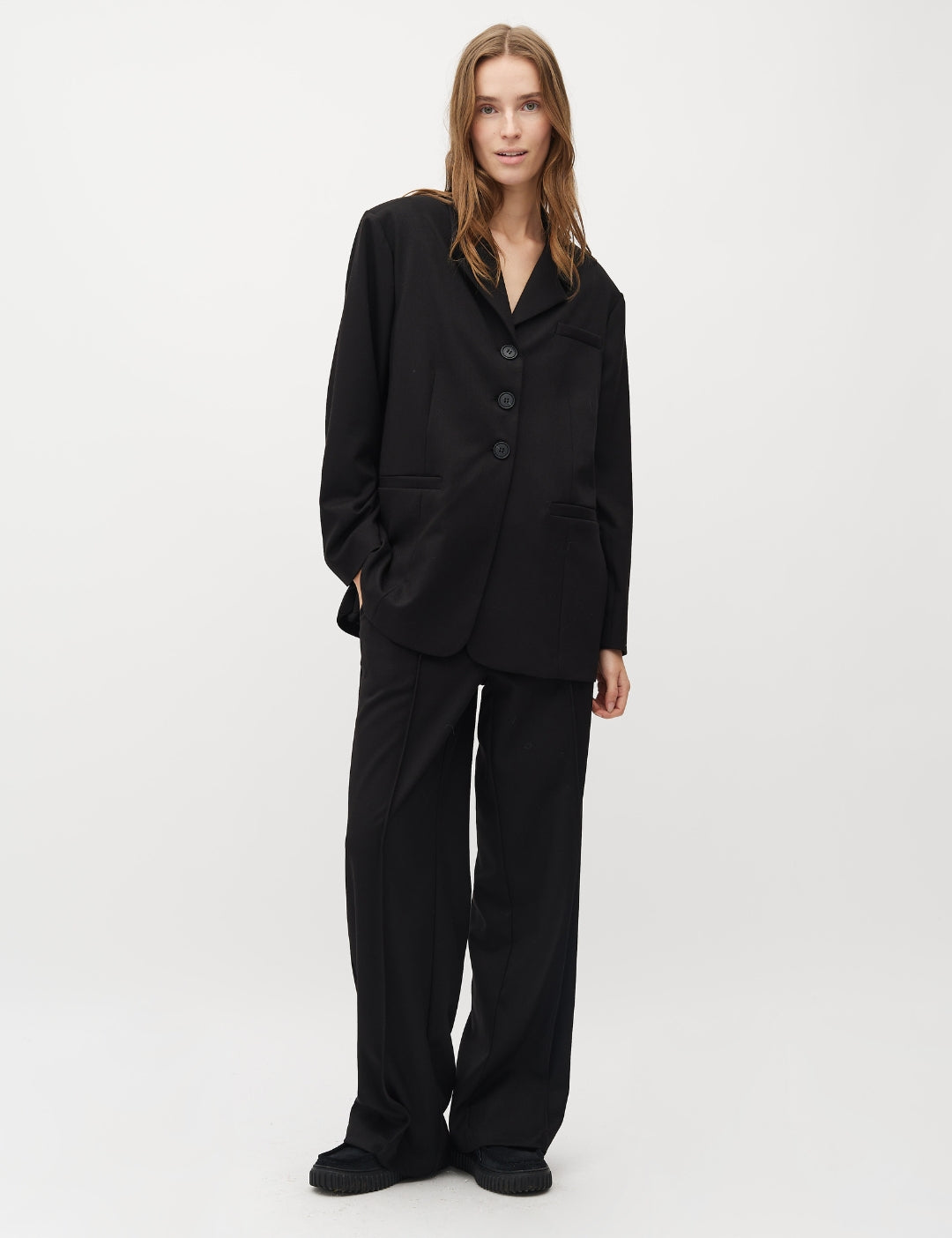 Kammia-M_Black_Model_0