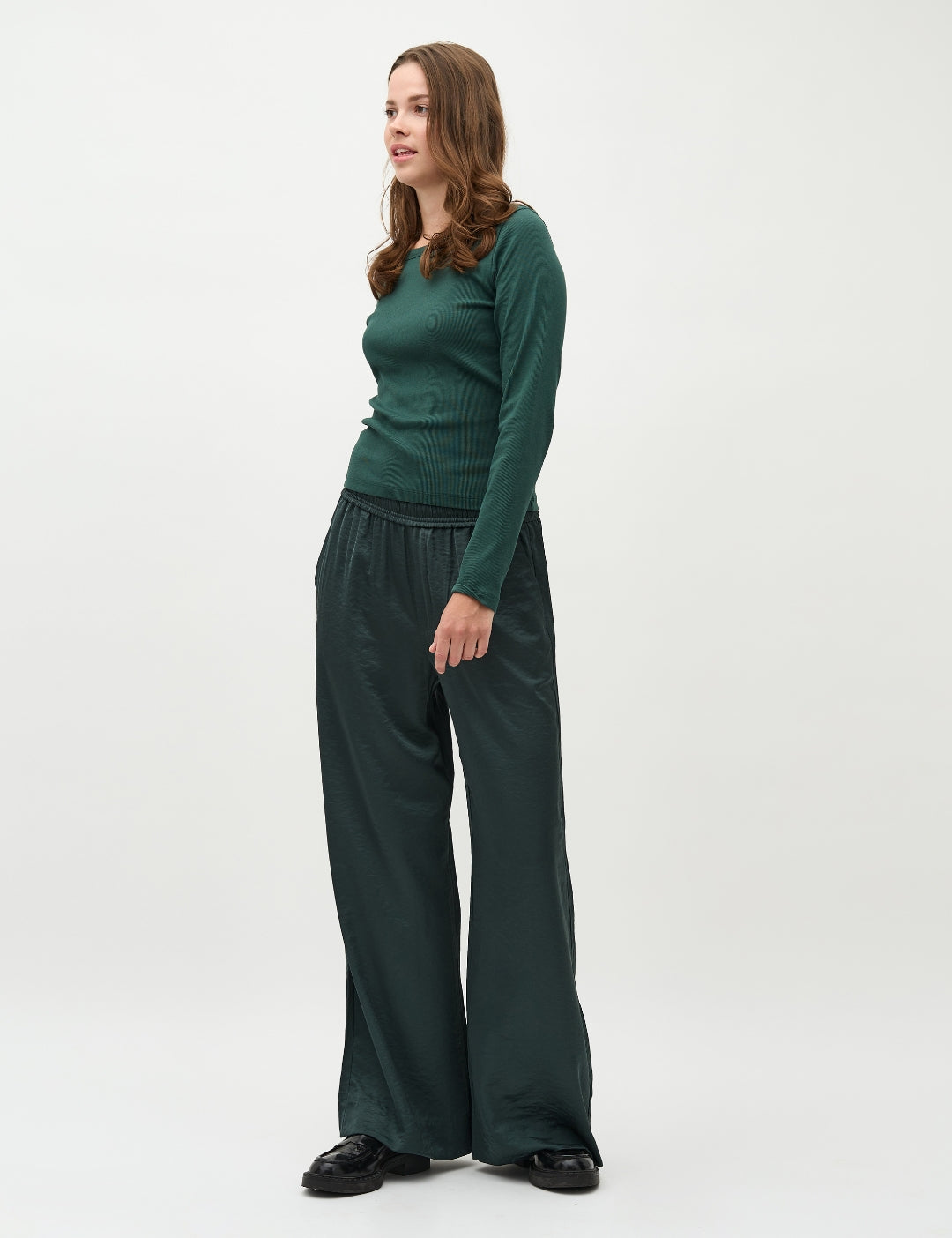 Asaka-M_Jungle Green_Model_0