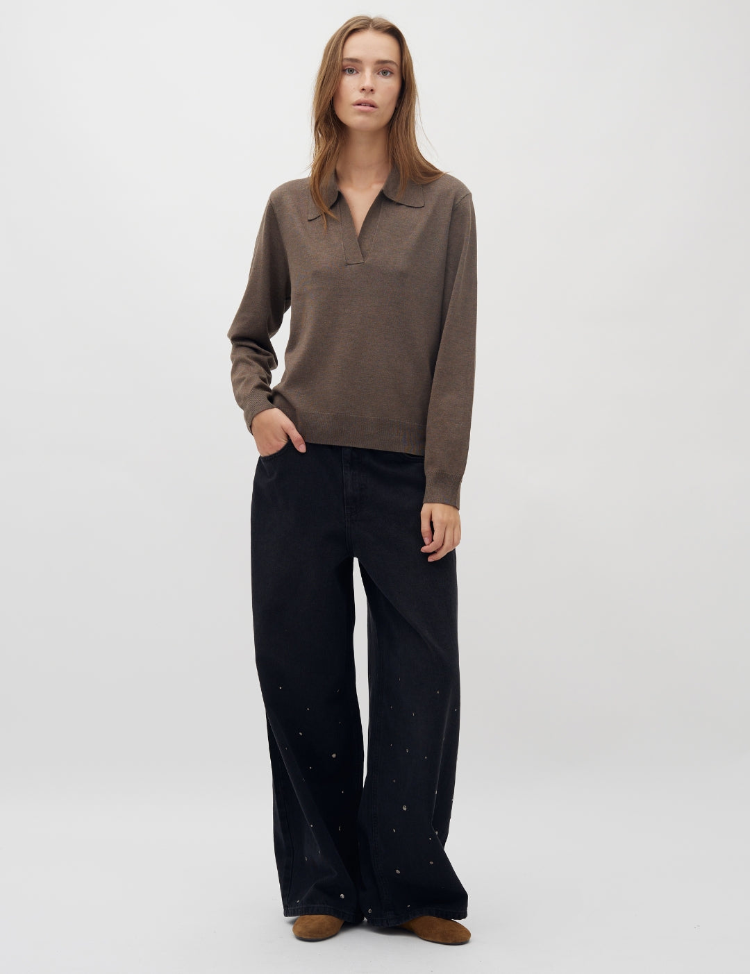 Gina-M_Dark Grey Wash_Model_0