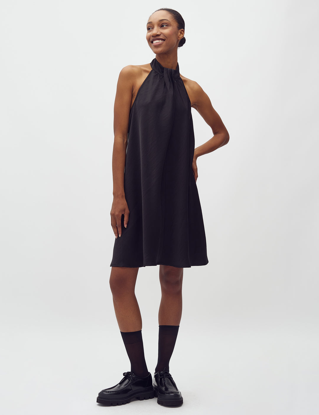 Zuzelia-M_Black_Model_0