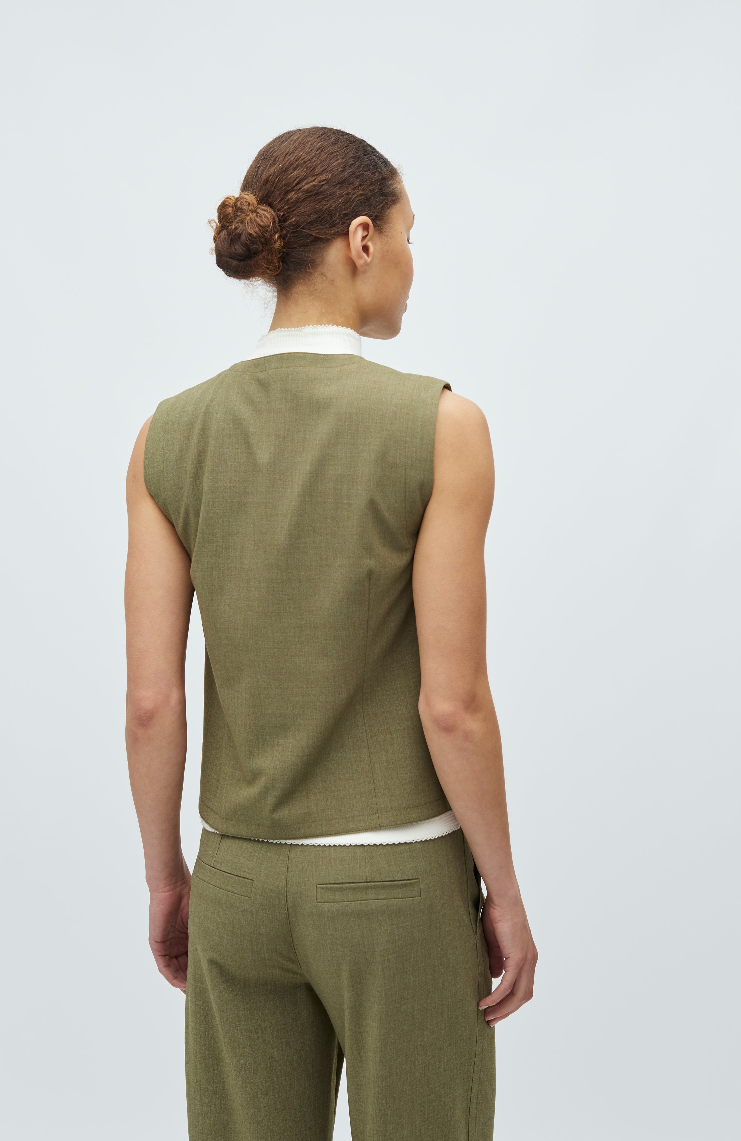 Flavina-M_Dusty Olive Melange_Model_1