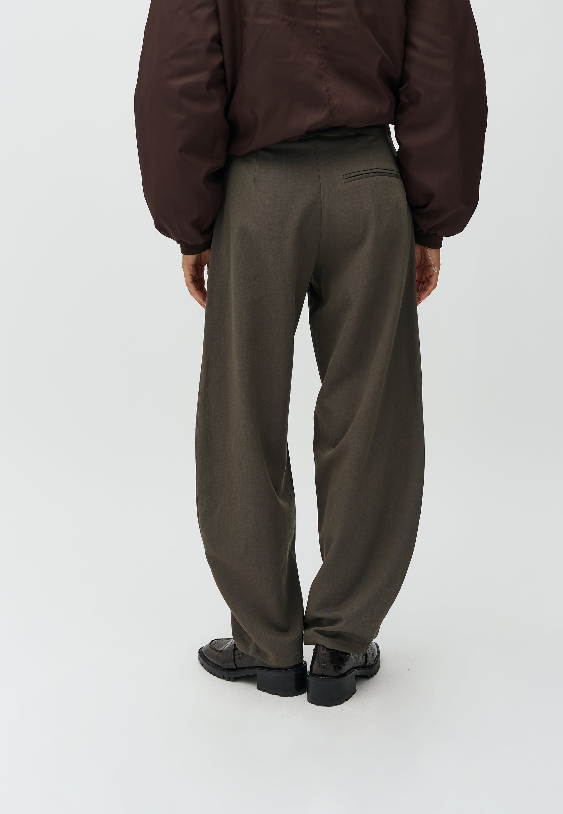 Pija tie-M_Grey Green_Model_1