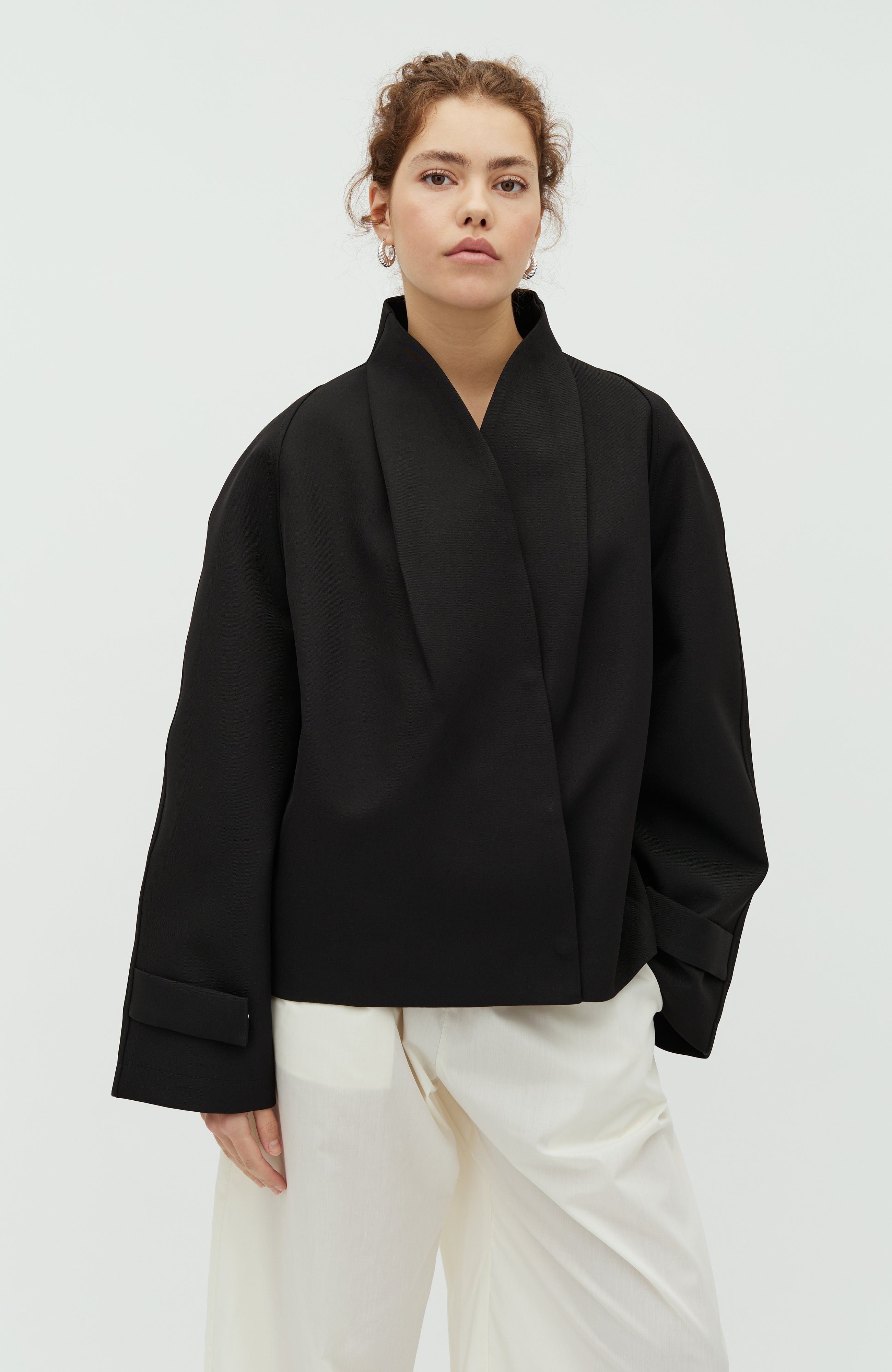 Paloa-M_Black_Model_1