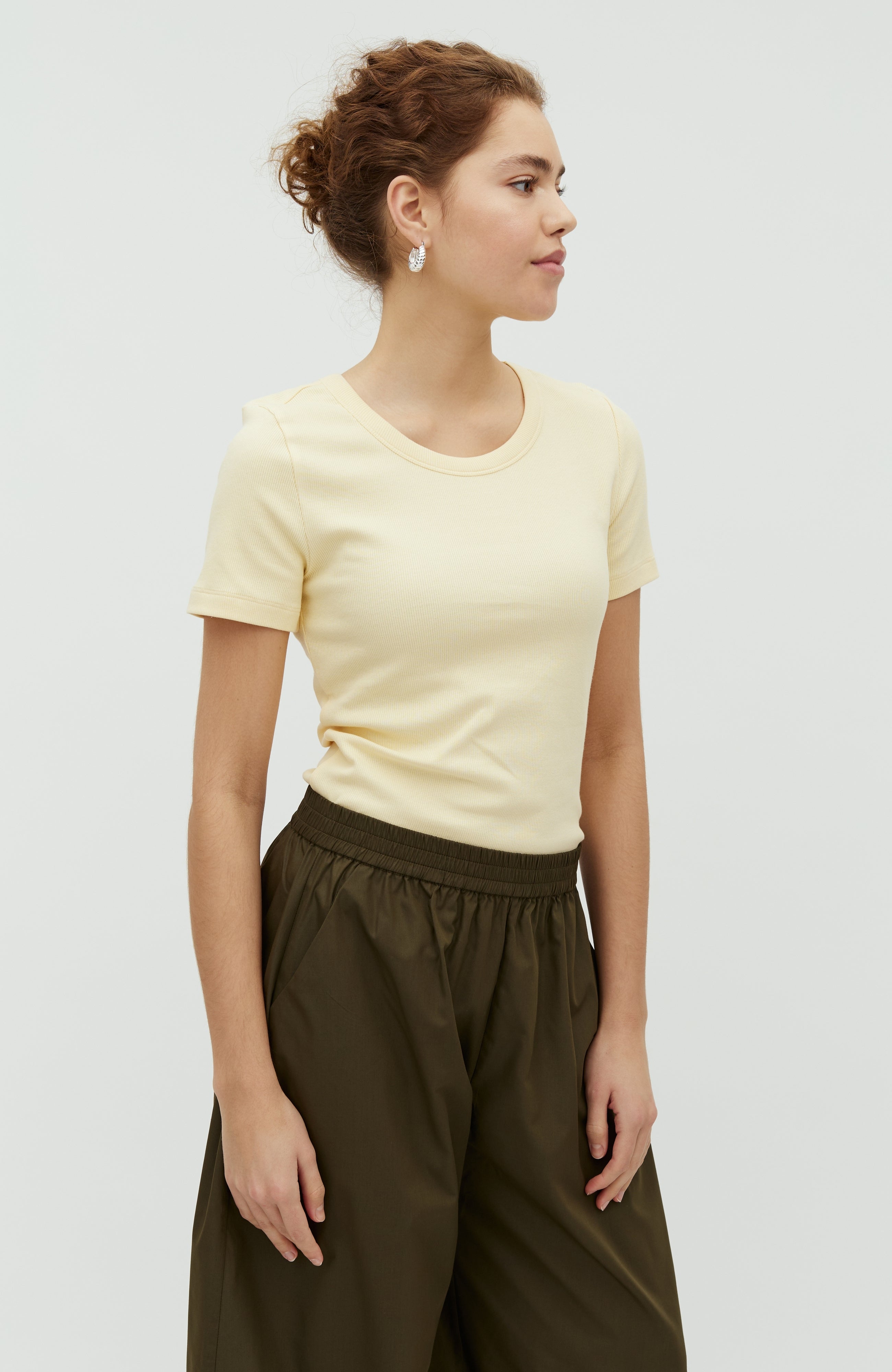 Otis-M_Summer Yellow_Model_3