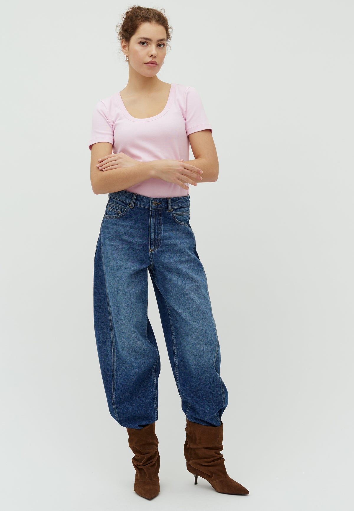 Menton-M_Vintage Blue Wash_Model_0