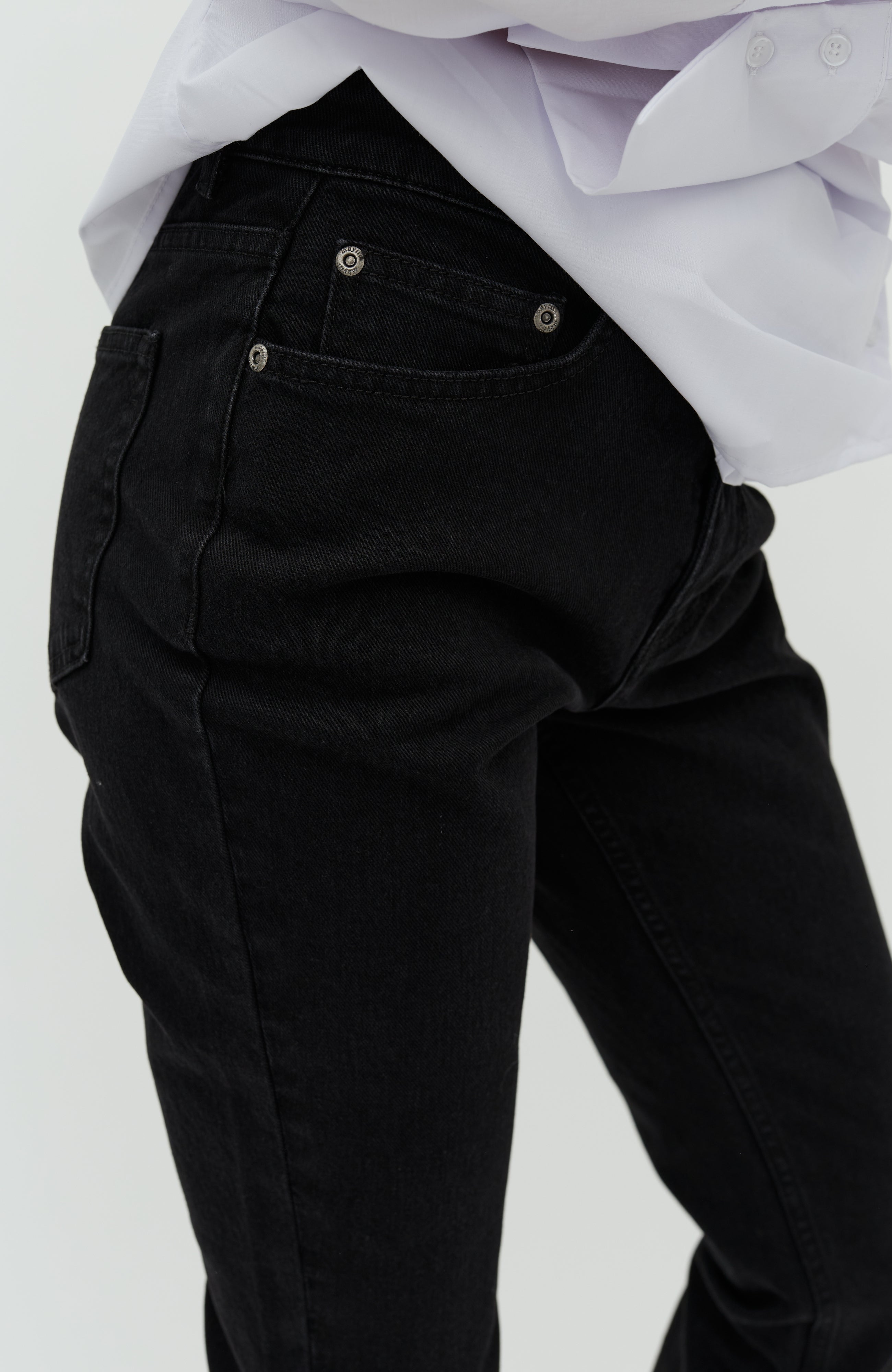 Tamilla Slim-M_Rebel Black_Model_2