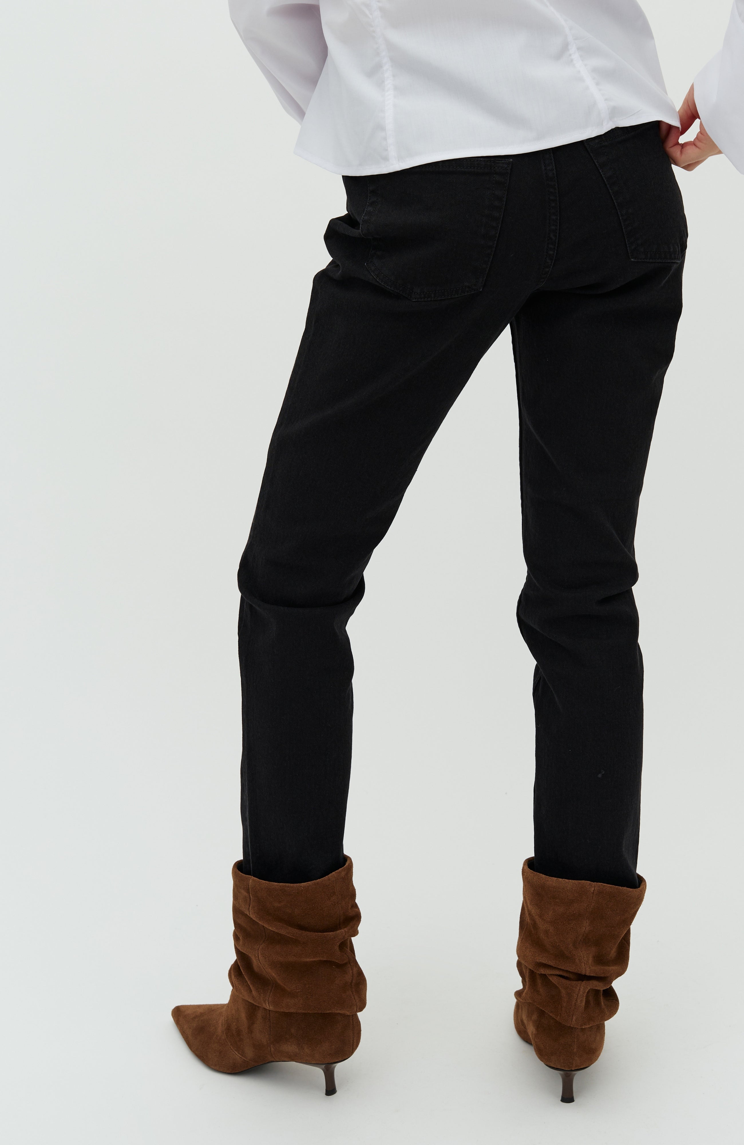 Tamilla Slim-M_Rebel Black_Model_3