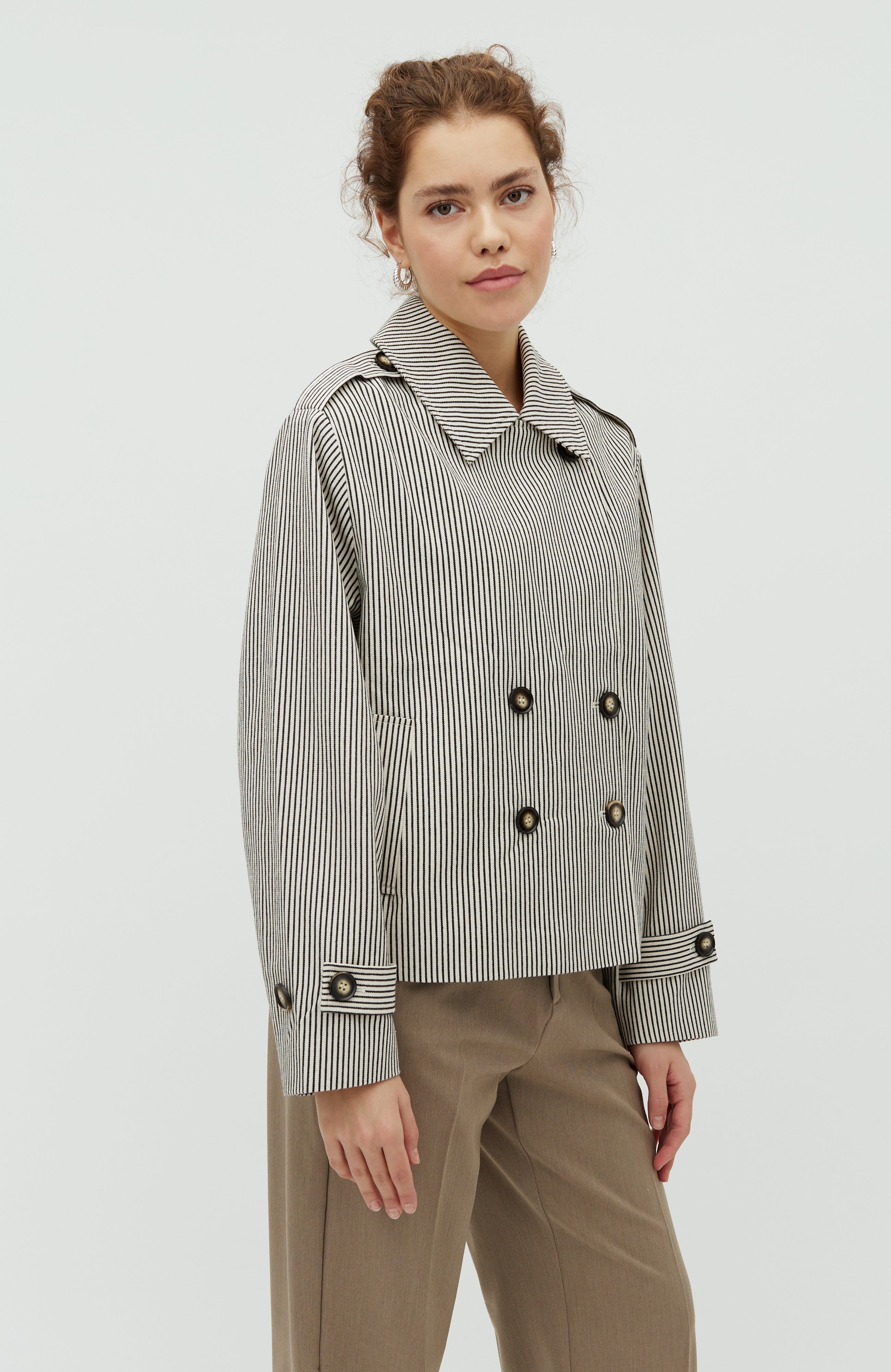 Becker-M_Black Beige Stripe_Model_0