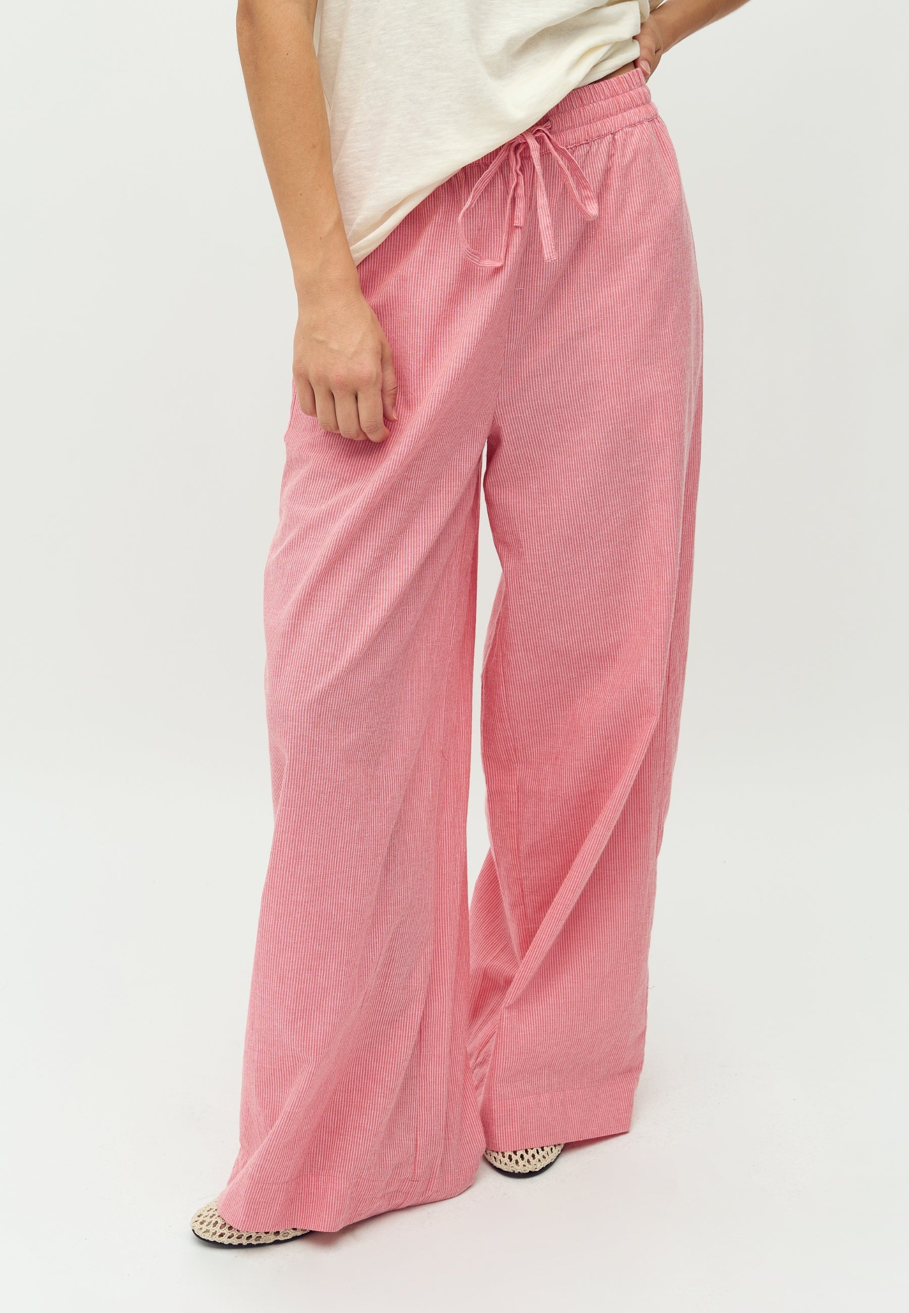 Clari-M_Pink Red Stripe_Model_1