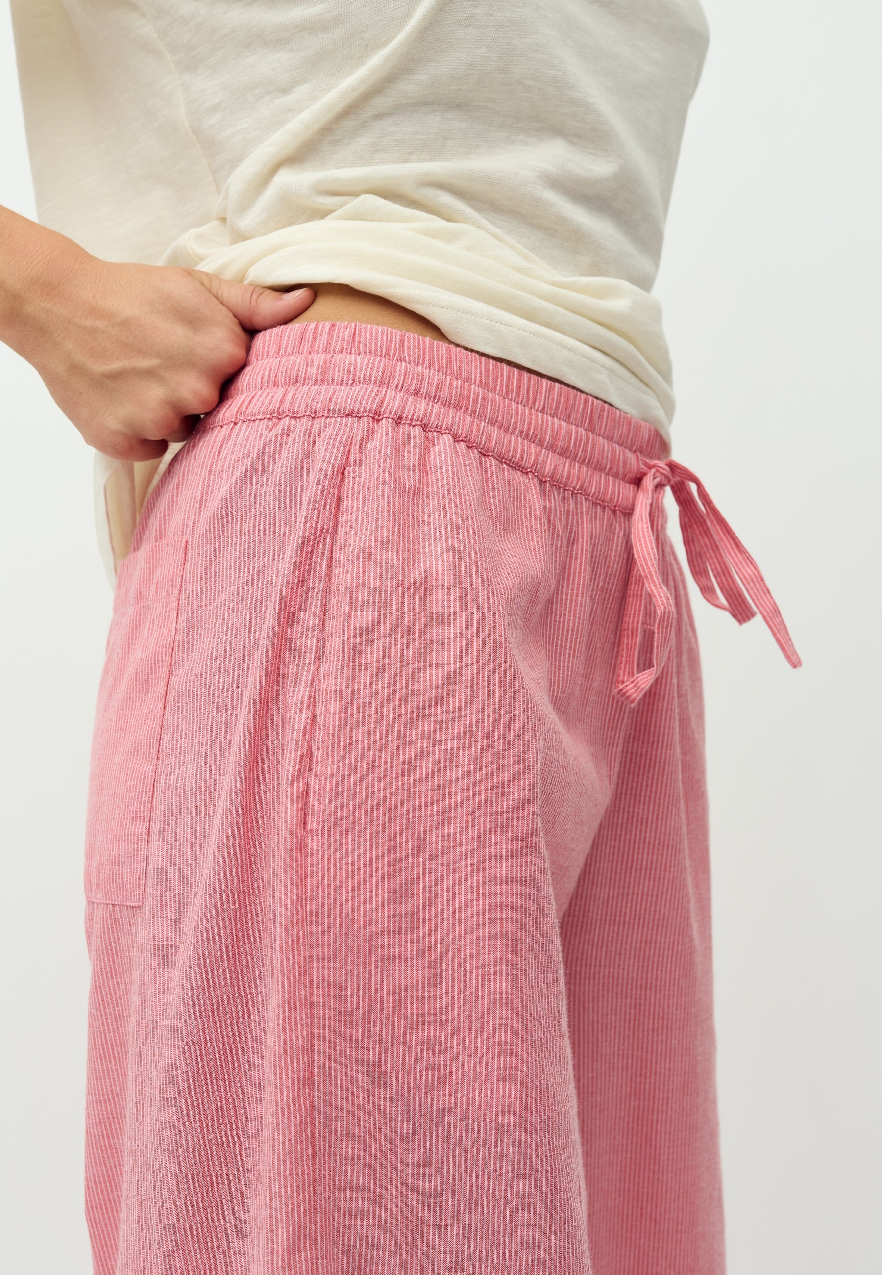 Clari-M_Pink Red Stripe_Model_2