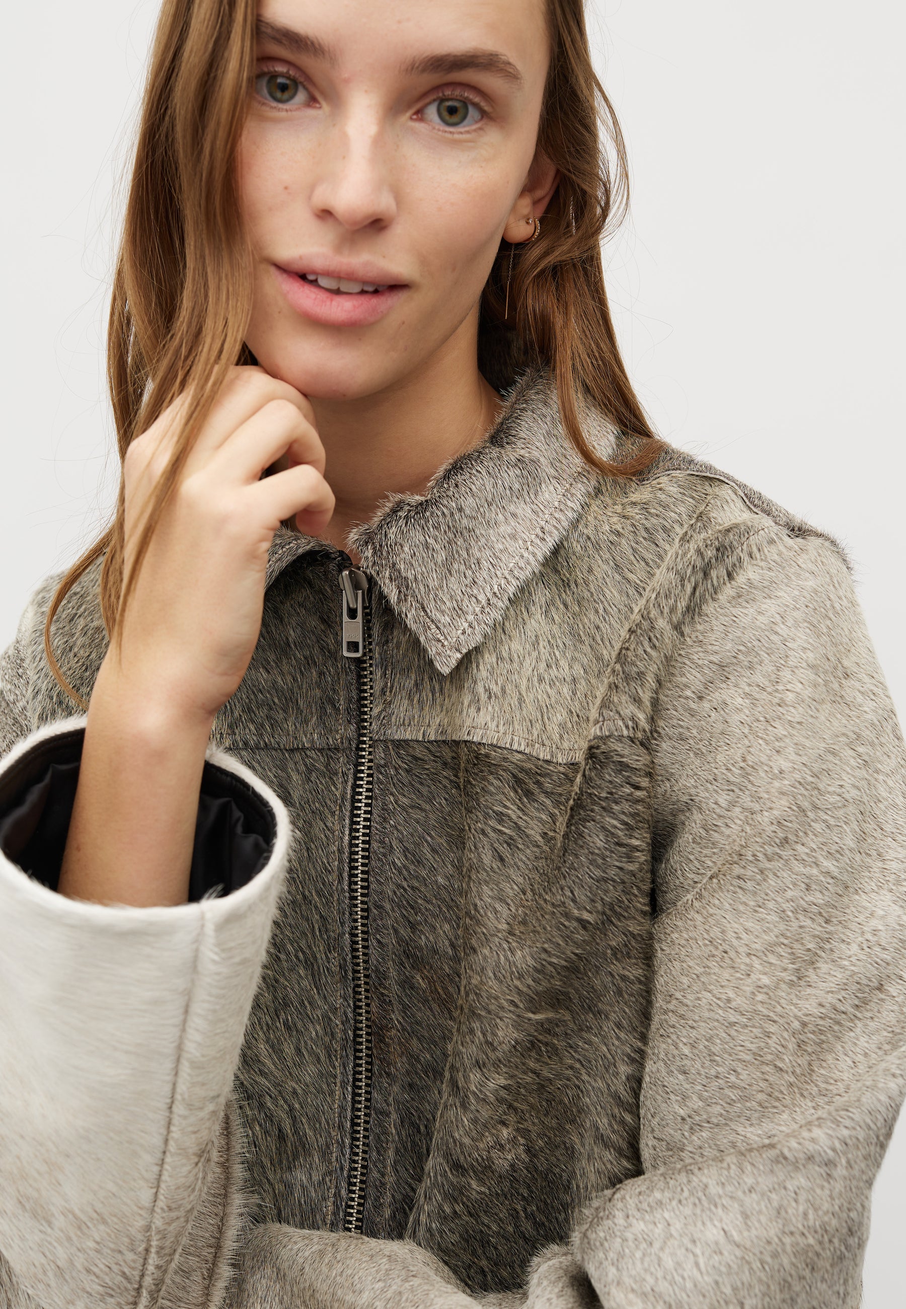 Isata-M_Grey Cow_Model_1