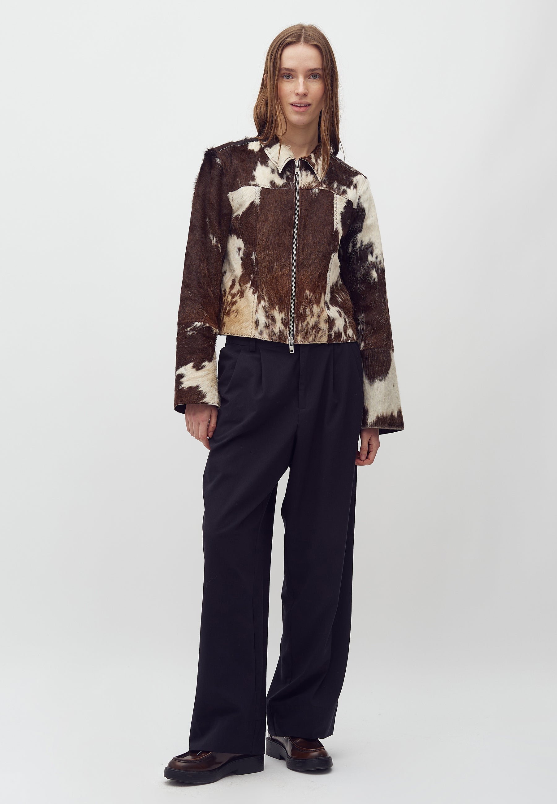 Joline-M_Brown Cow_Model_4