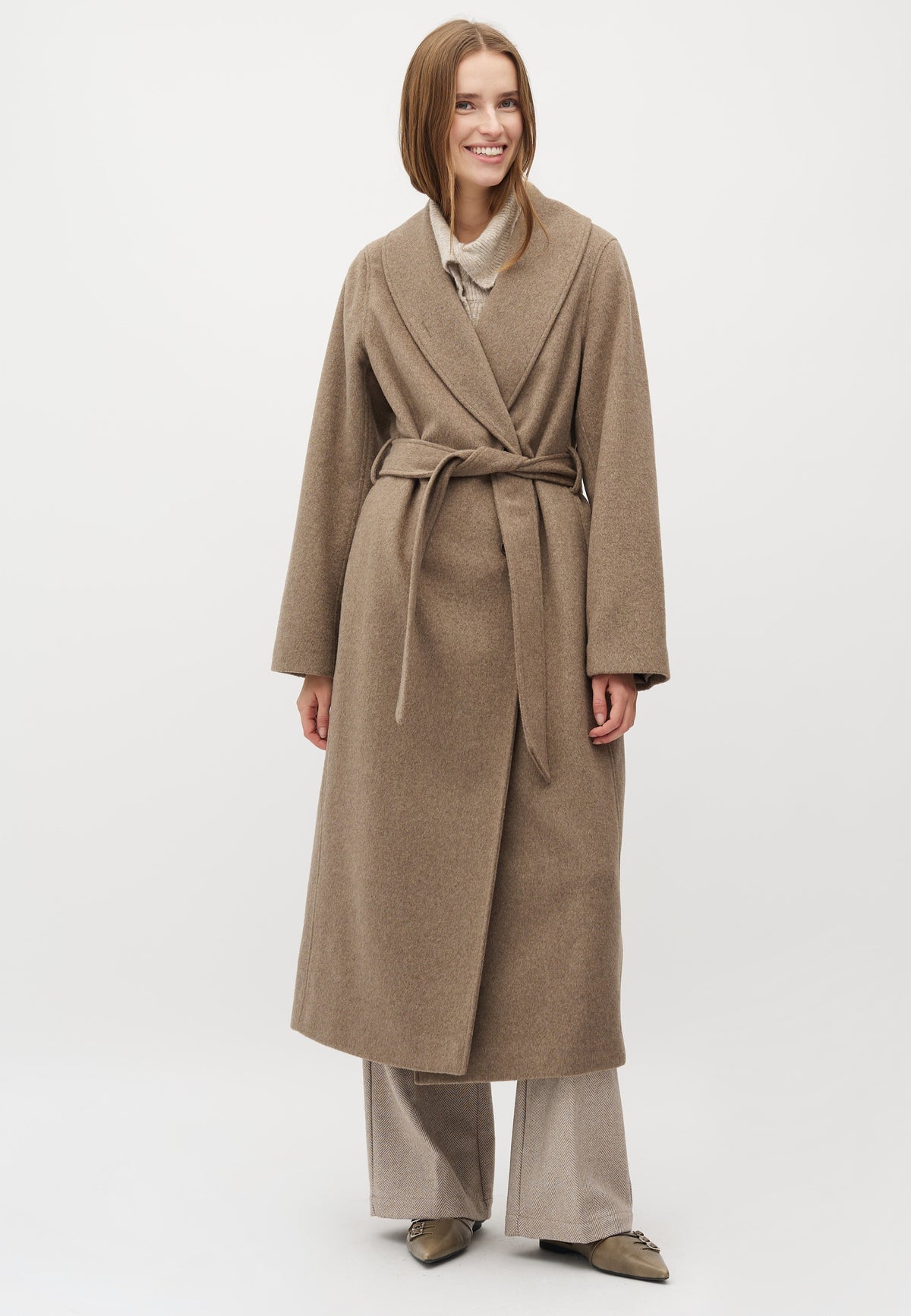 Umia-M_Greige Melange_Model_0