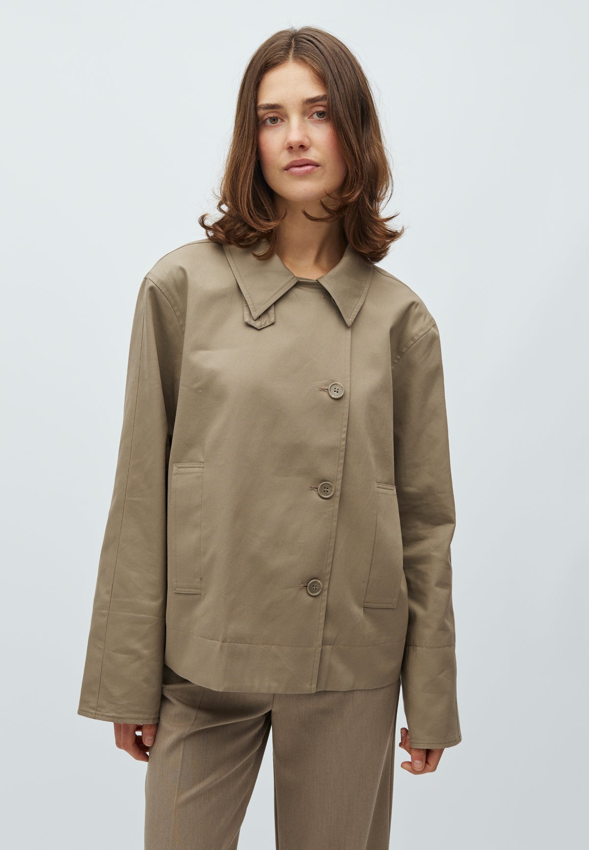 Bavina-M_Brindle Sand_Model_0