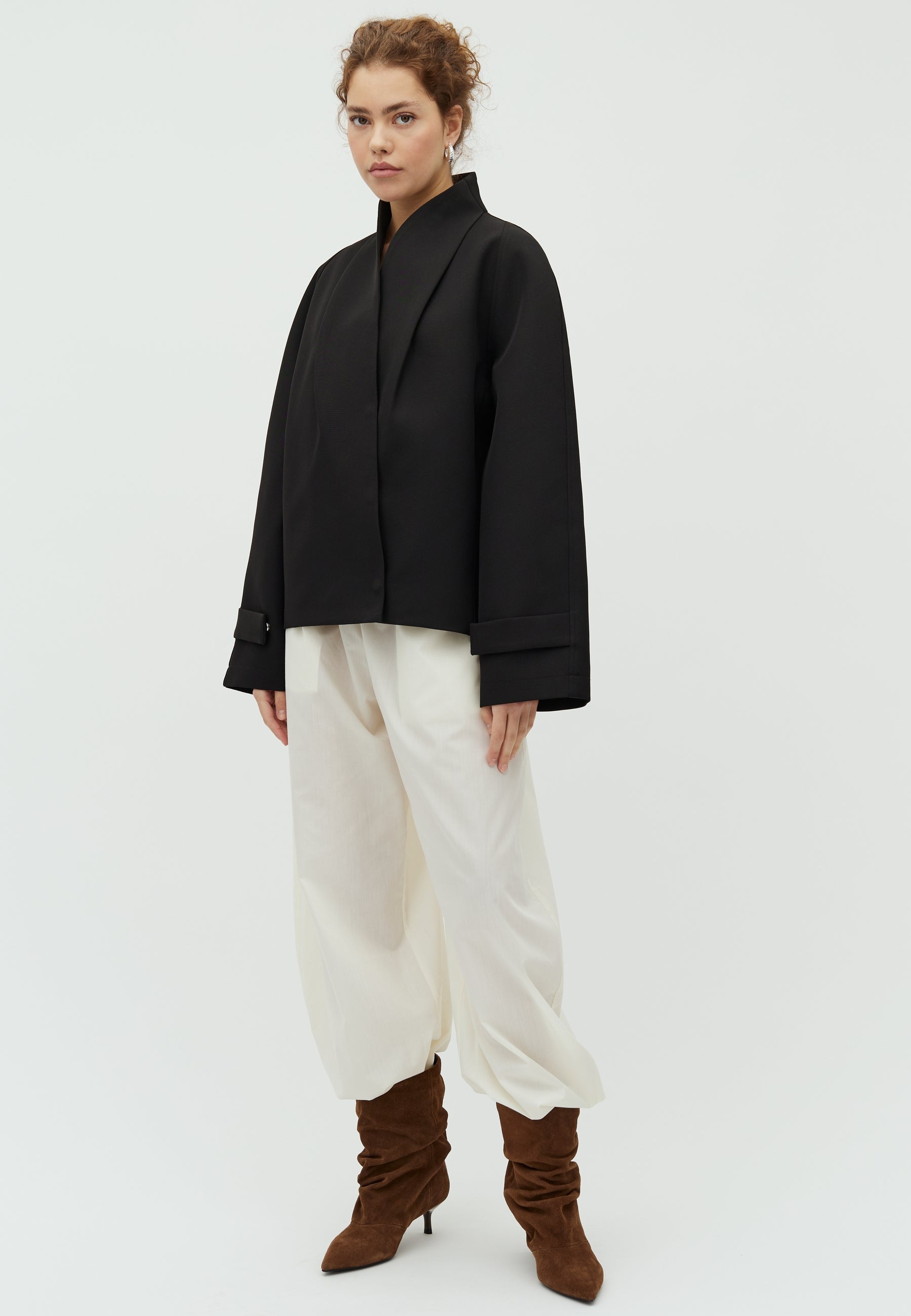 Paloa-M_Black_Model_0