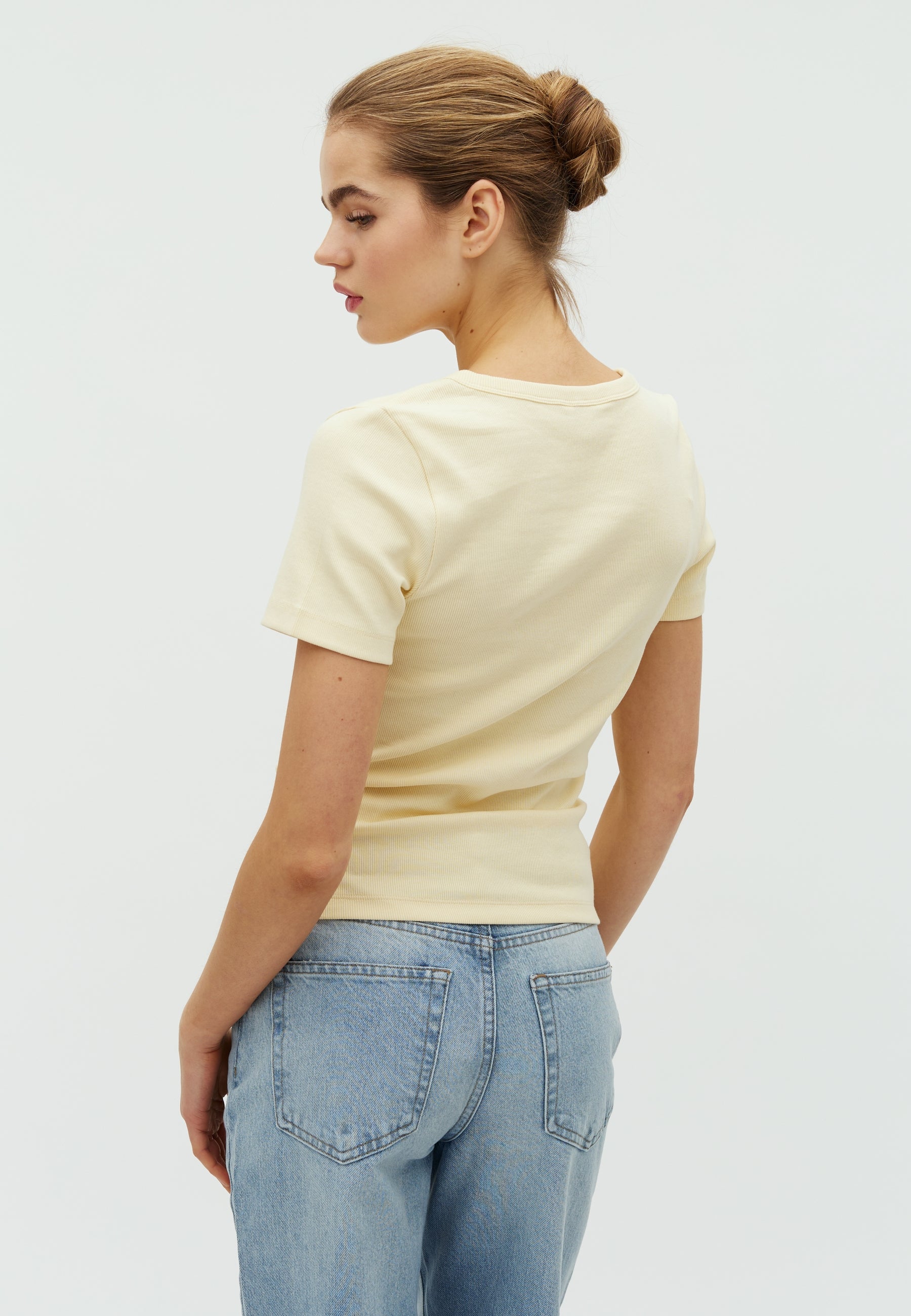 Otis-M_Summer Yellow_Model_5