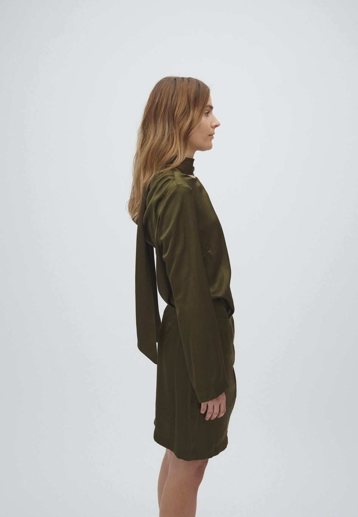 Dagny-M_Smoked Olive_Model_4