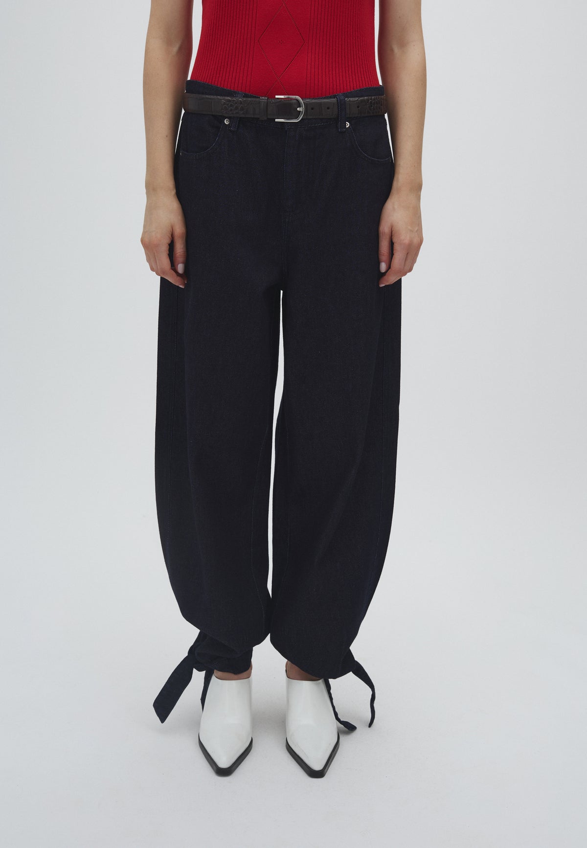 Tellea-M_Dark Blue_Model_3