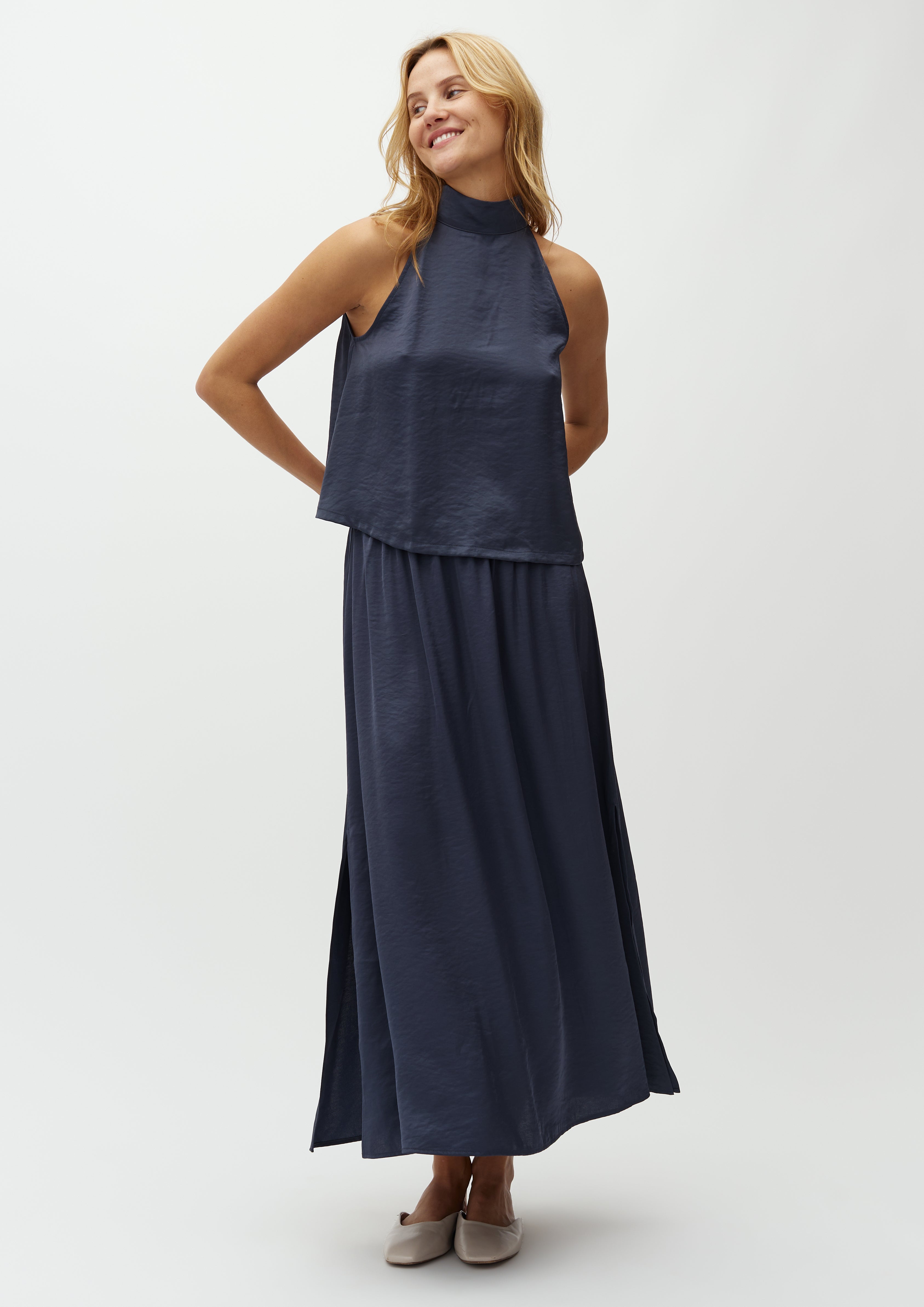 Nia-M_Bering Blue_Model_0