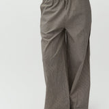 Clari-M_Java White Stripe_Model_1