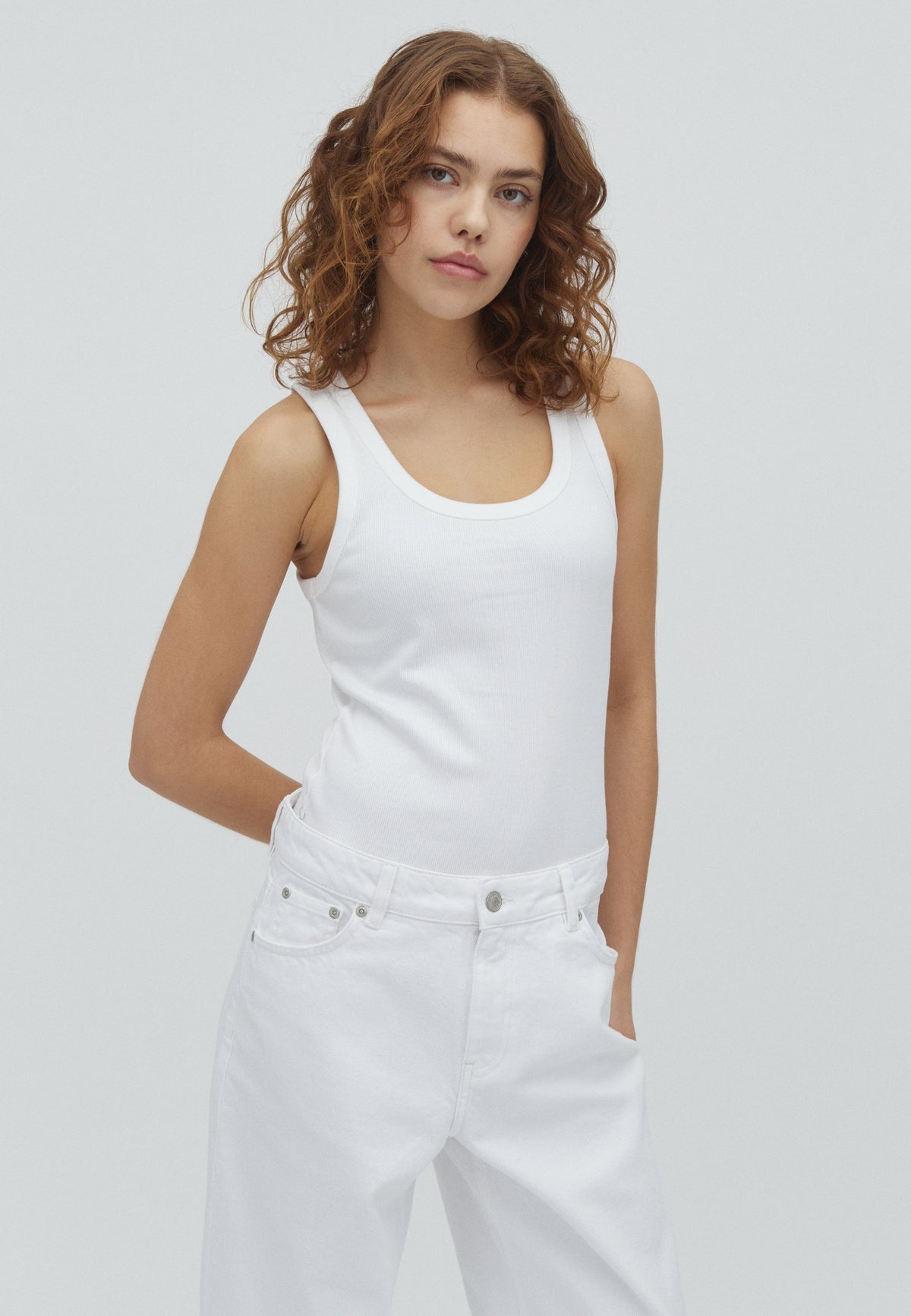 Jaxson U-M_White_Model_0