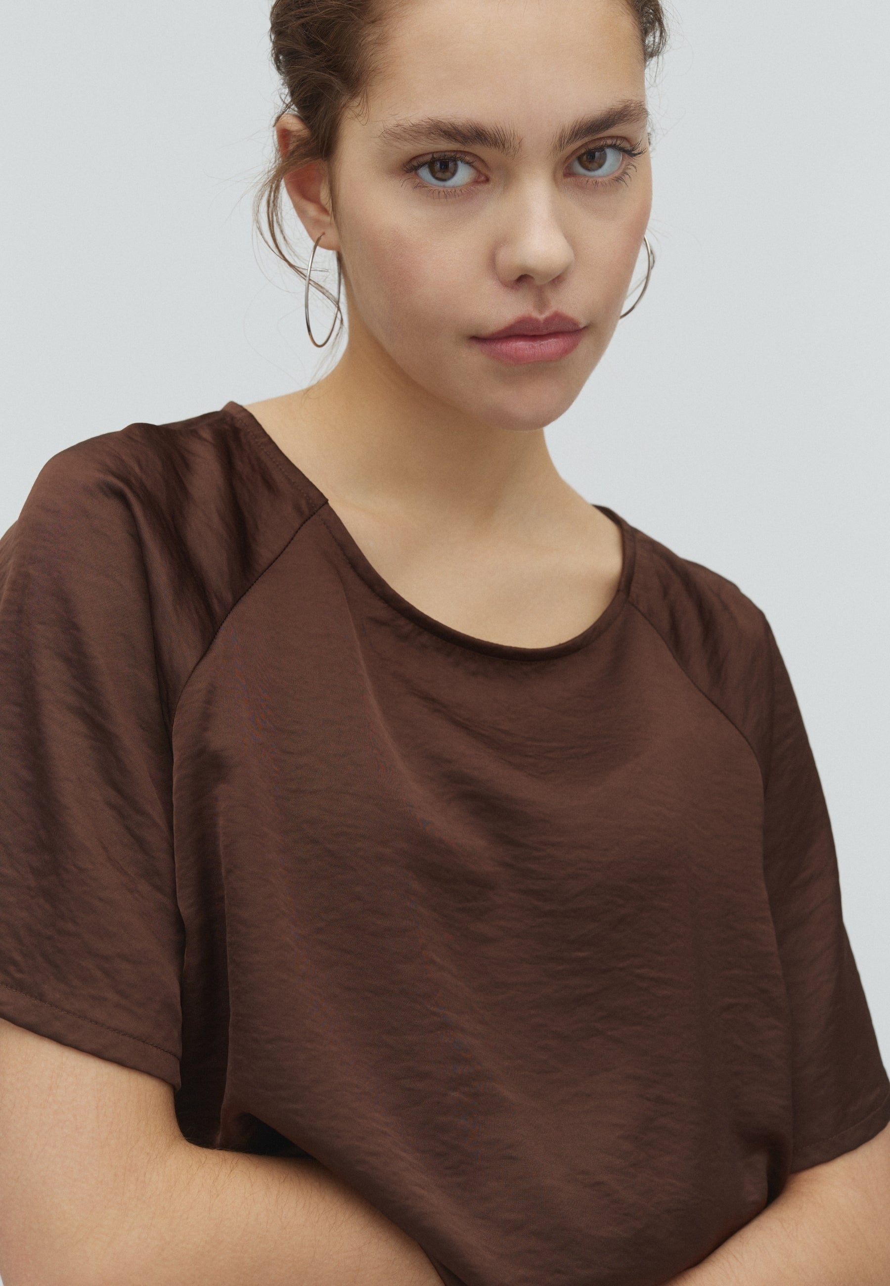 Damik-M_Chocolate Brown_Model_1