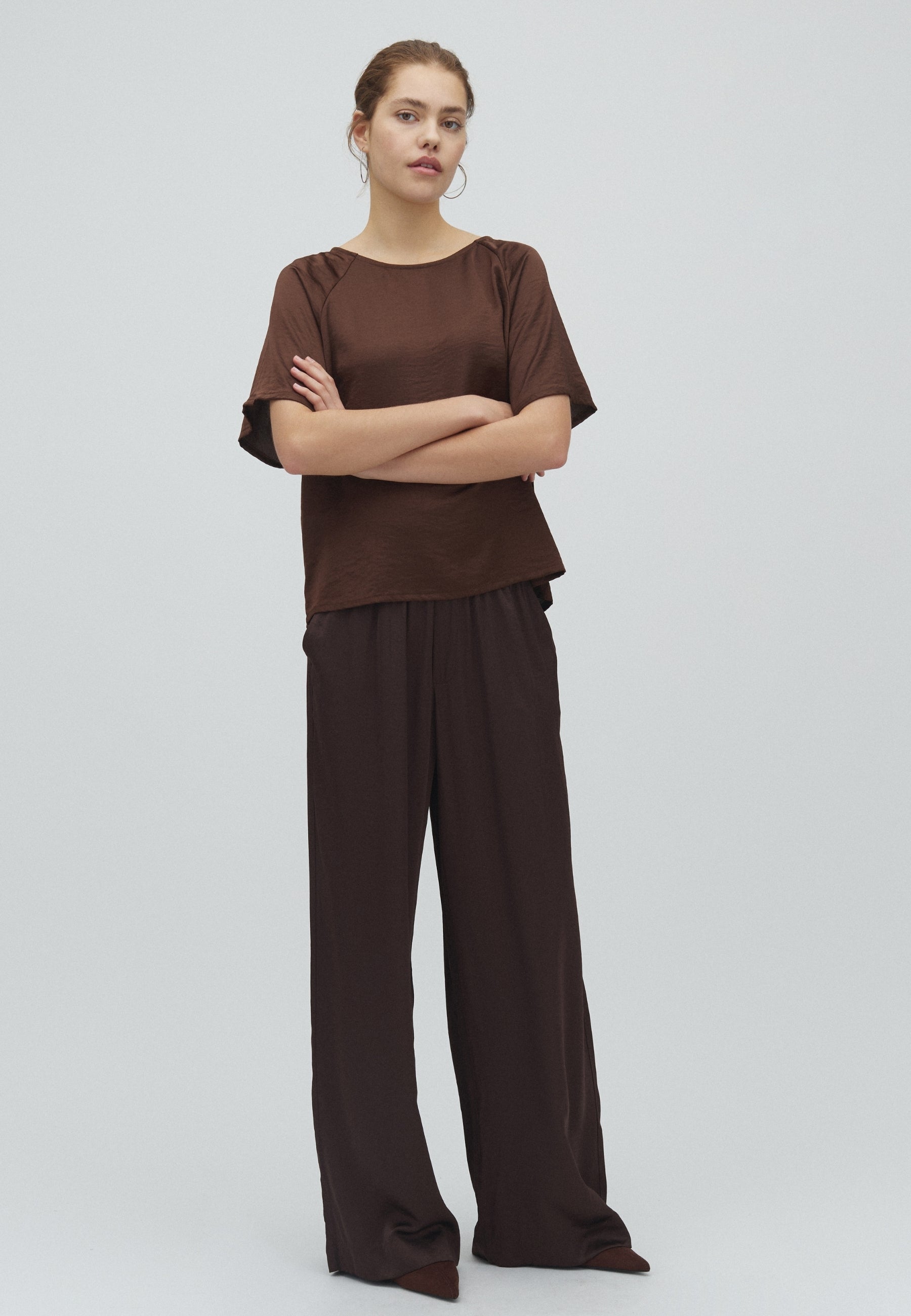 Damik-M_Chocolate Brown_Model_3