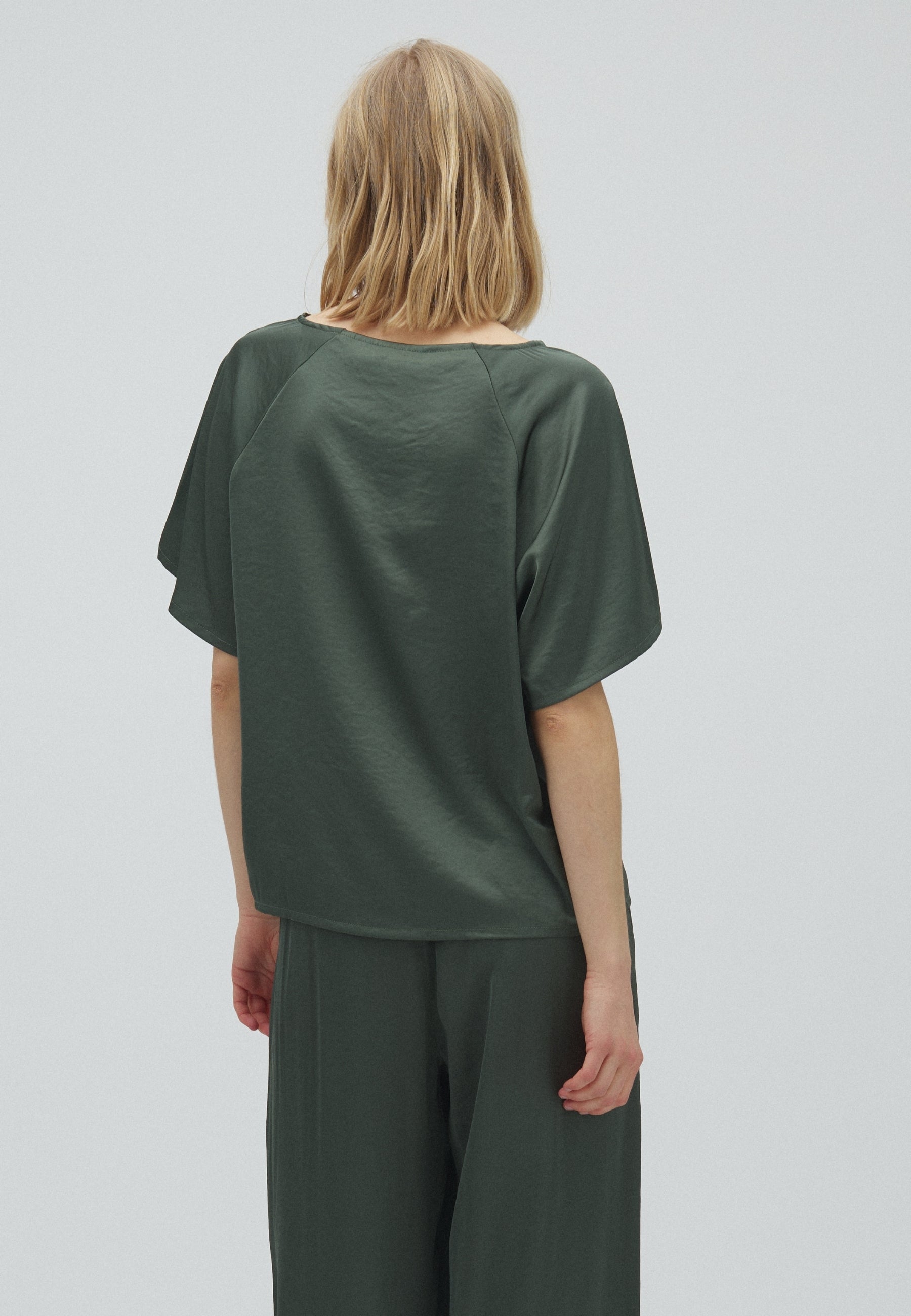 Damik-M_Dark Sea Spray_Model_2