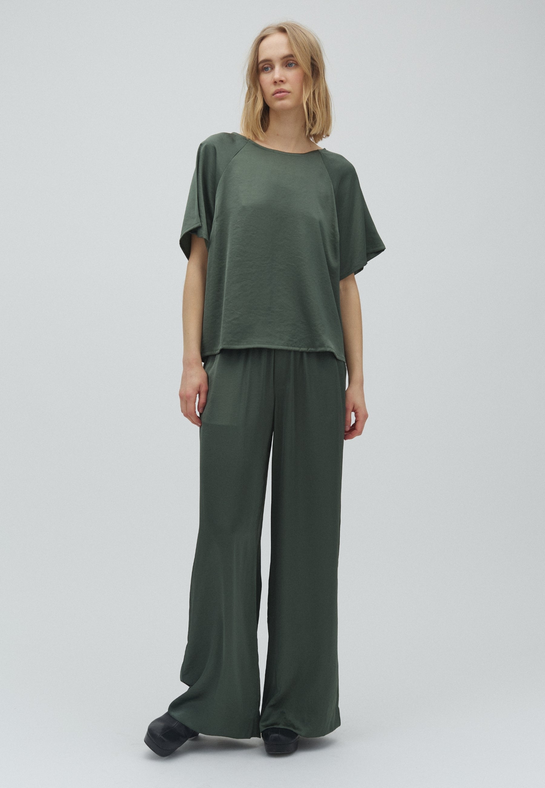 Damik-M_Dark Sea Spray_Model_3