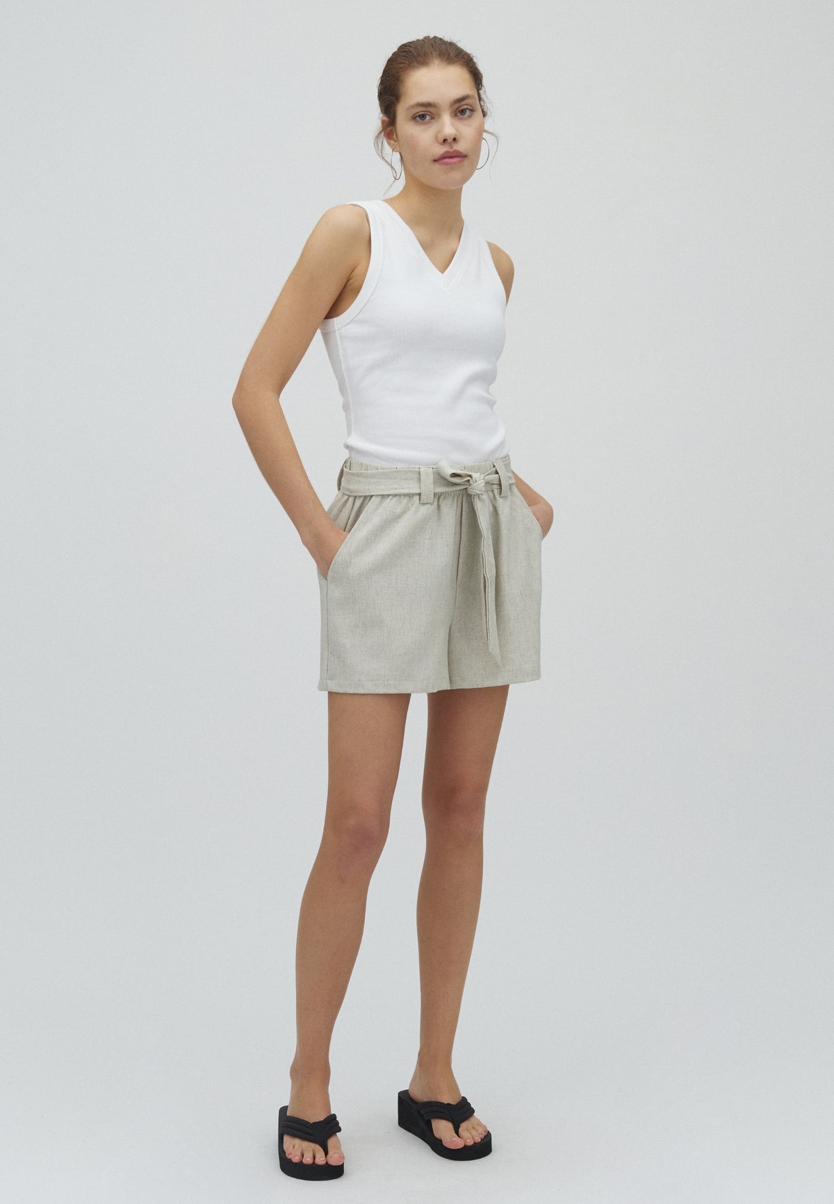 Juanita-M_Sand Melange_Model_0