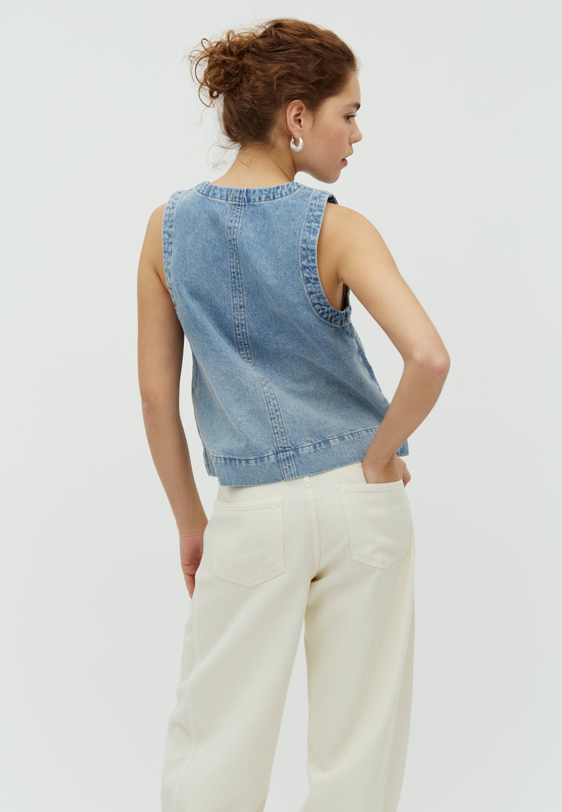 Menton-M_Pale Crem_Model_3