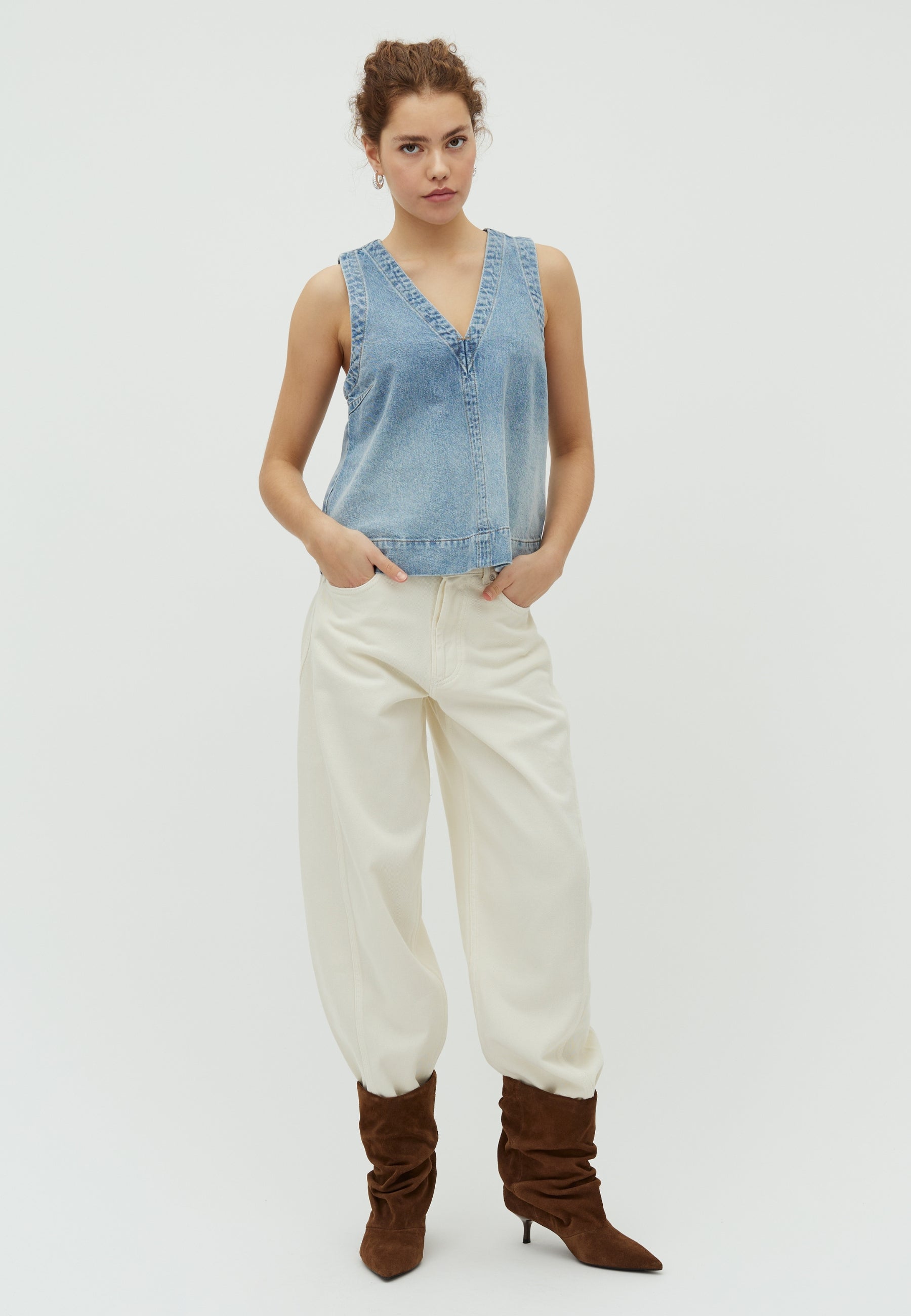 Menton-M_Pale Crem_Model_0