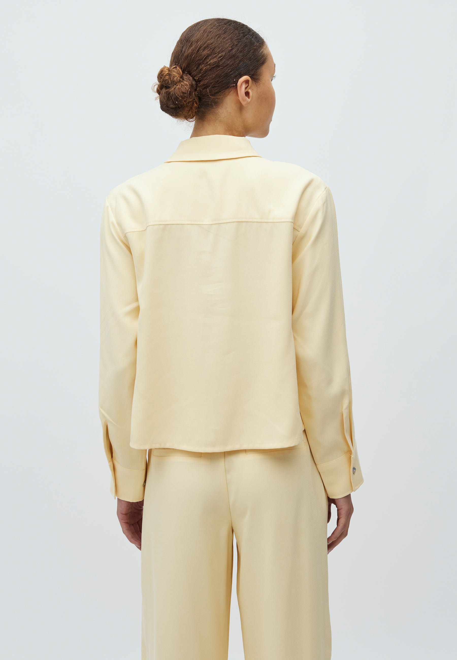 Elio-M_Summer Yellow_Model_2