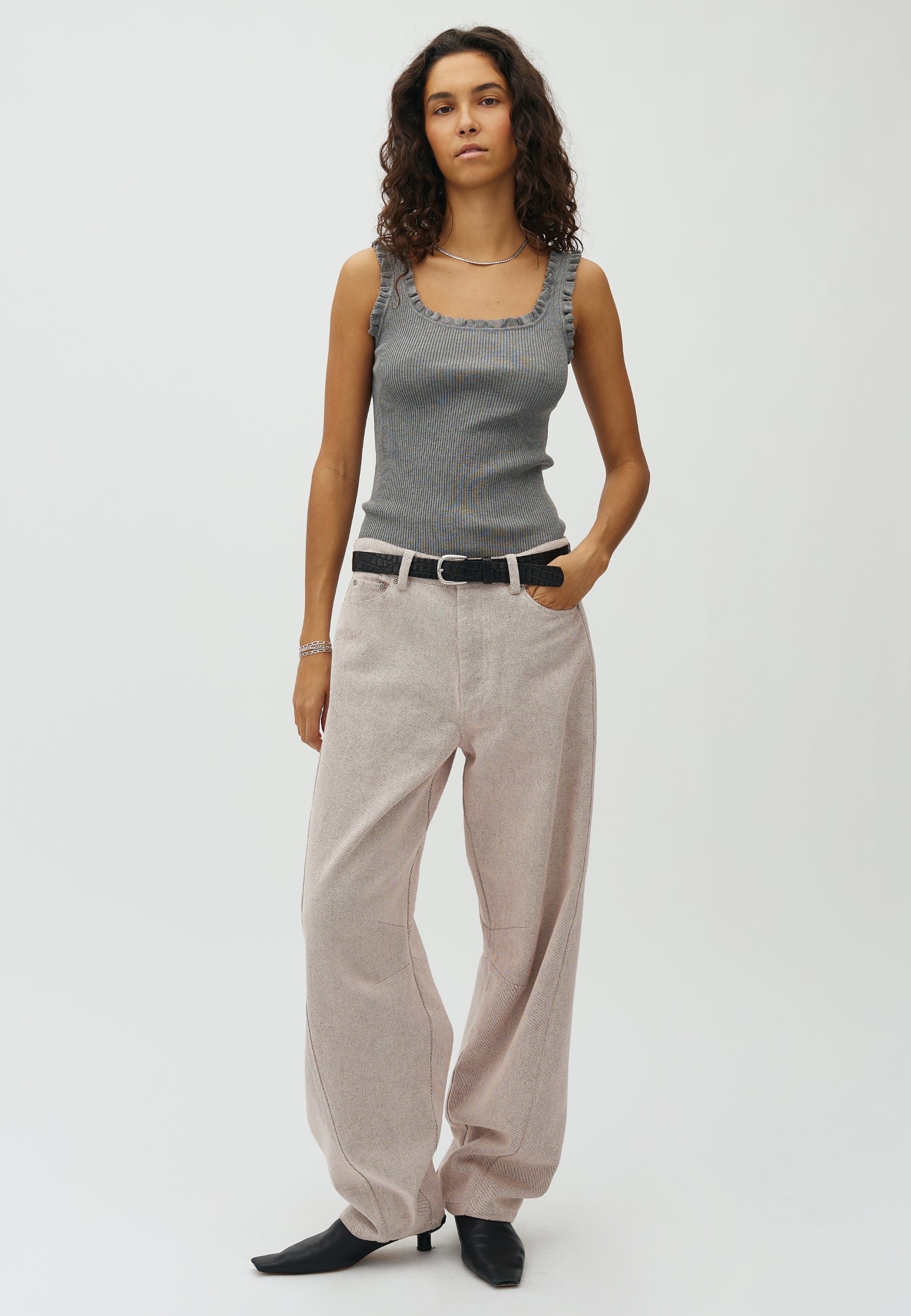 Bowa-M_Light Berry Wash_Model_0