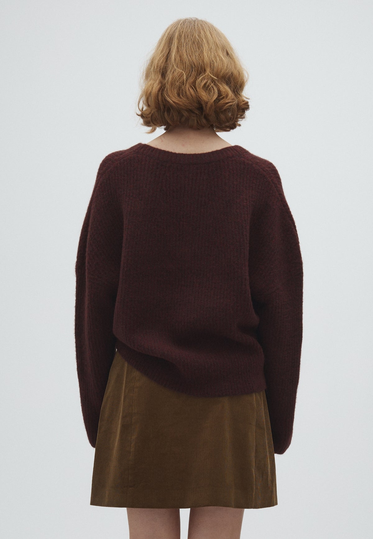 Gillian V-M_Deep Maroon Mix_Model_3