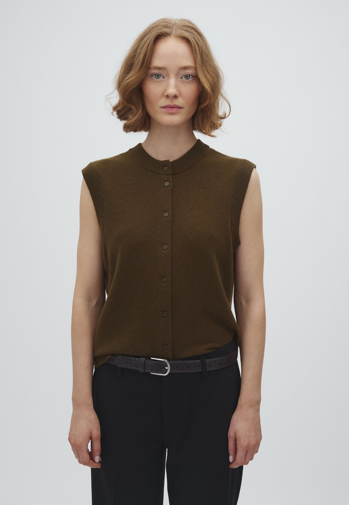 Gesine-M_Smoked Olive_Model_0